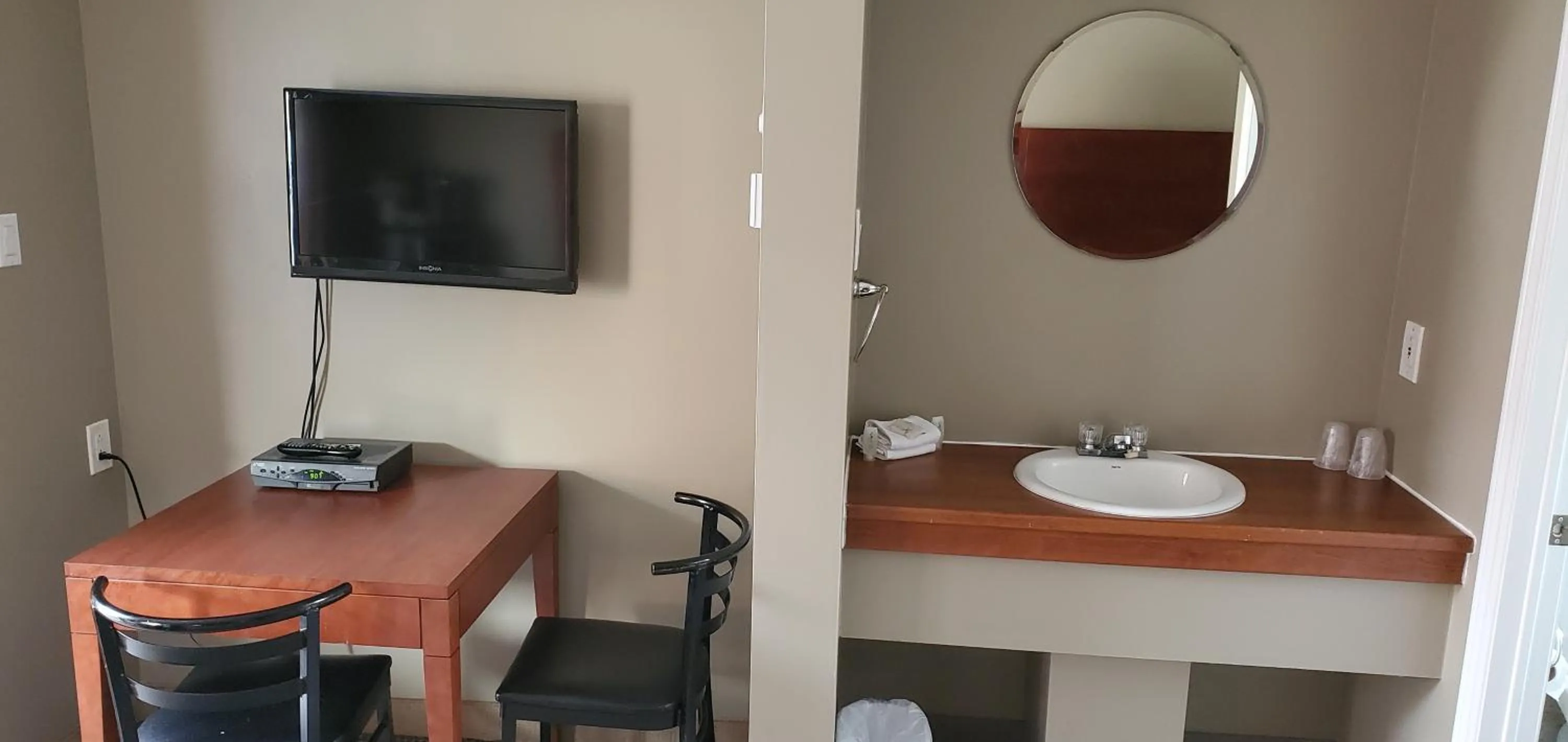 Bedroom in Motel Falcon