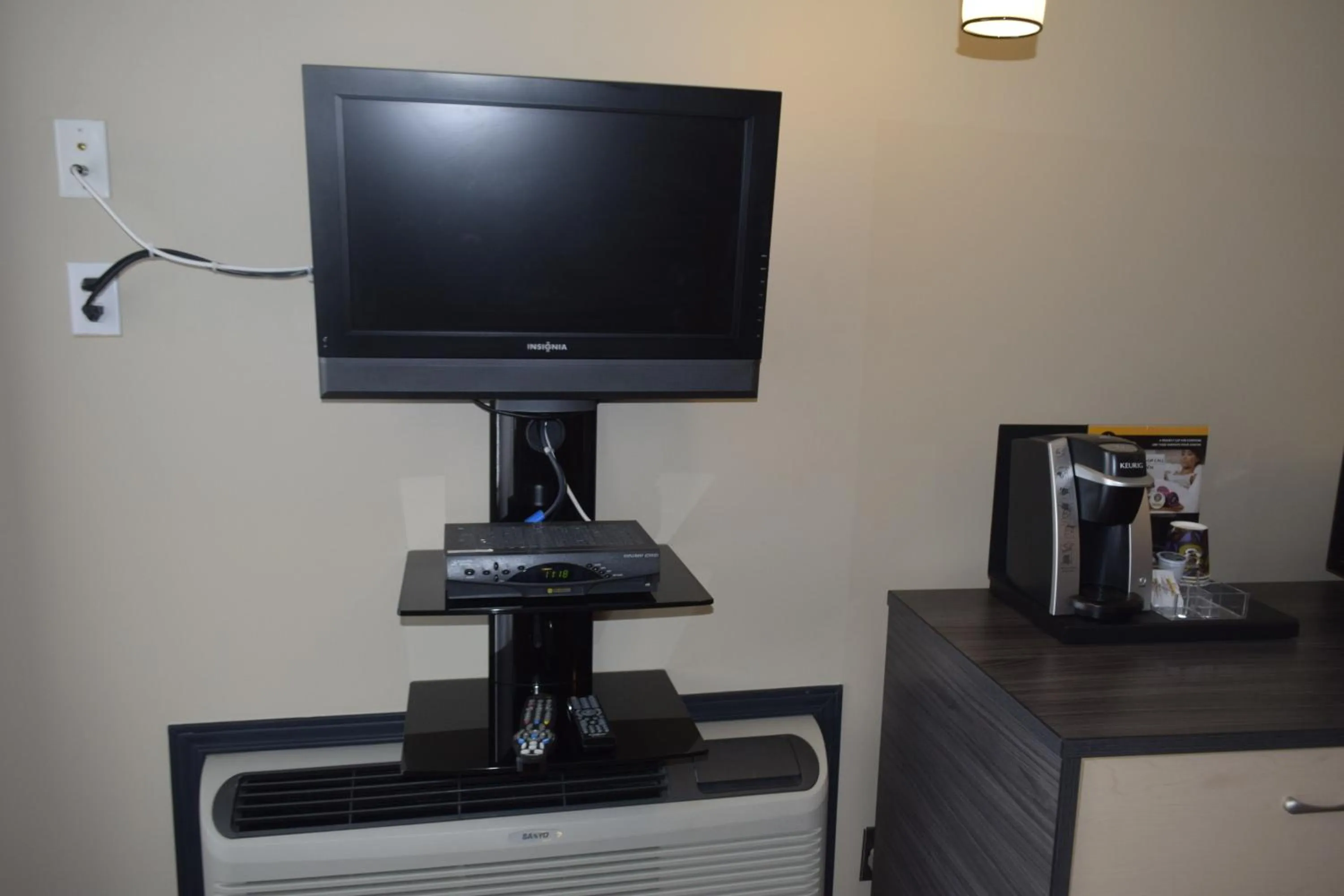 TV and multimedia in Motel Falcon