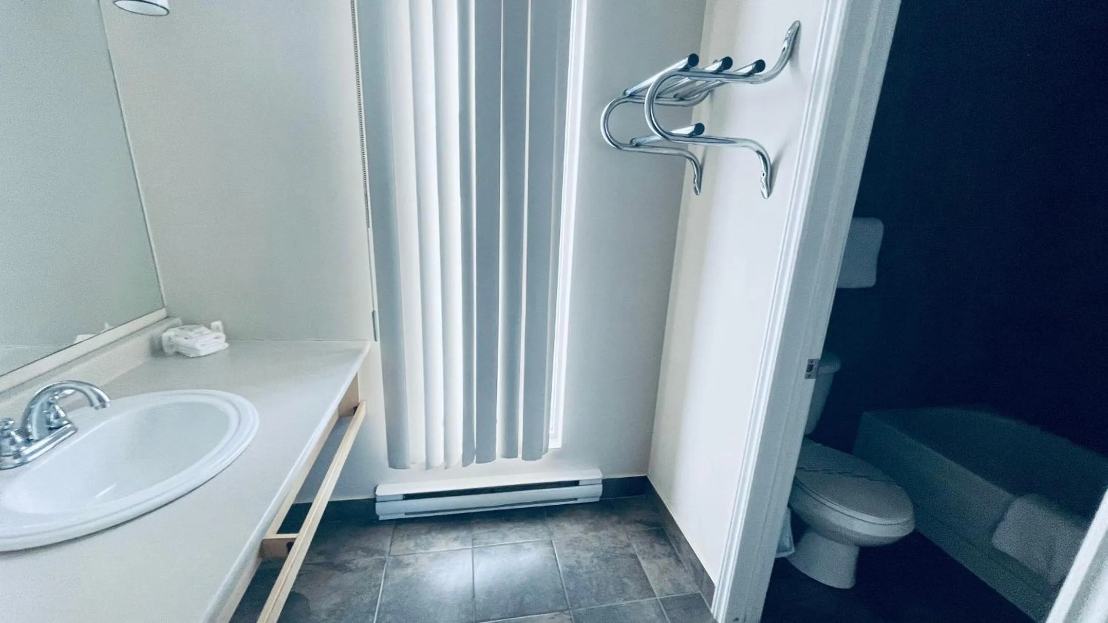 Bathroom in Motel Falcon