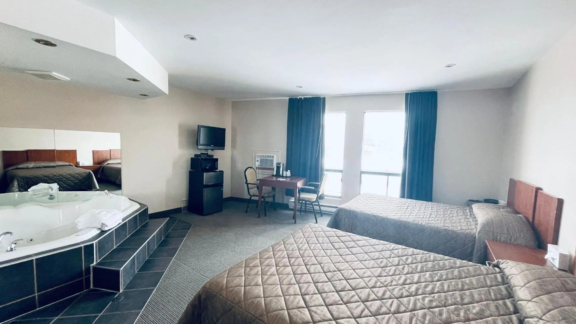 Bedroom, Bed in Motel Falcon