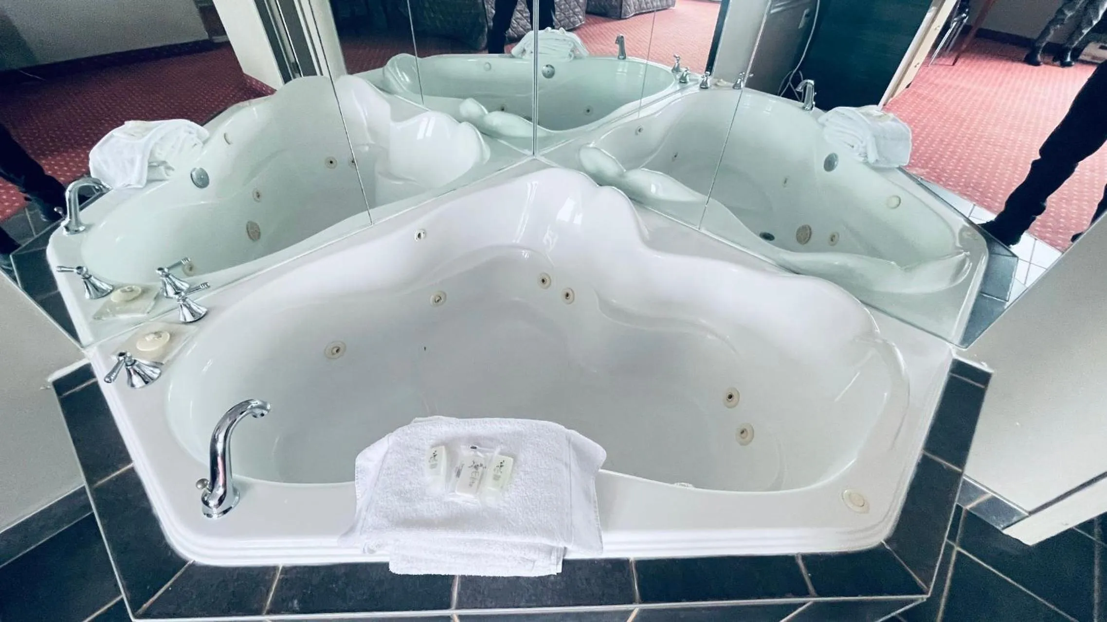 Hot Tub in Motel Falcon