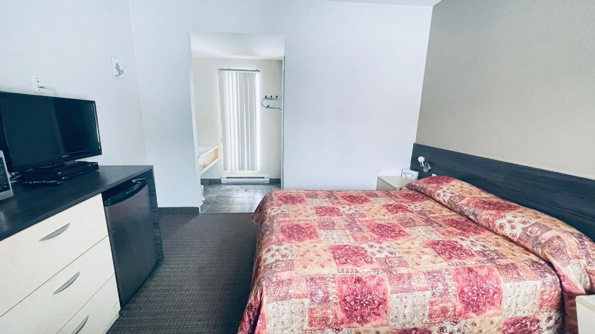 Bedroom, Bed in Motel Falcon