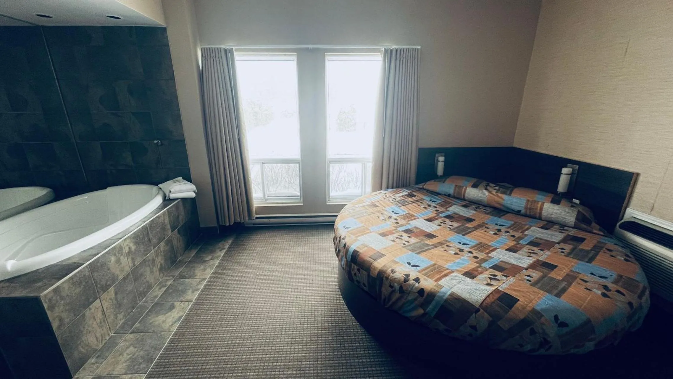 Bedroom, Bed in Motel Falcon