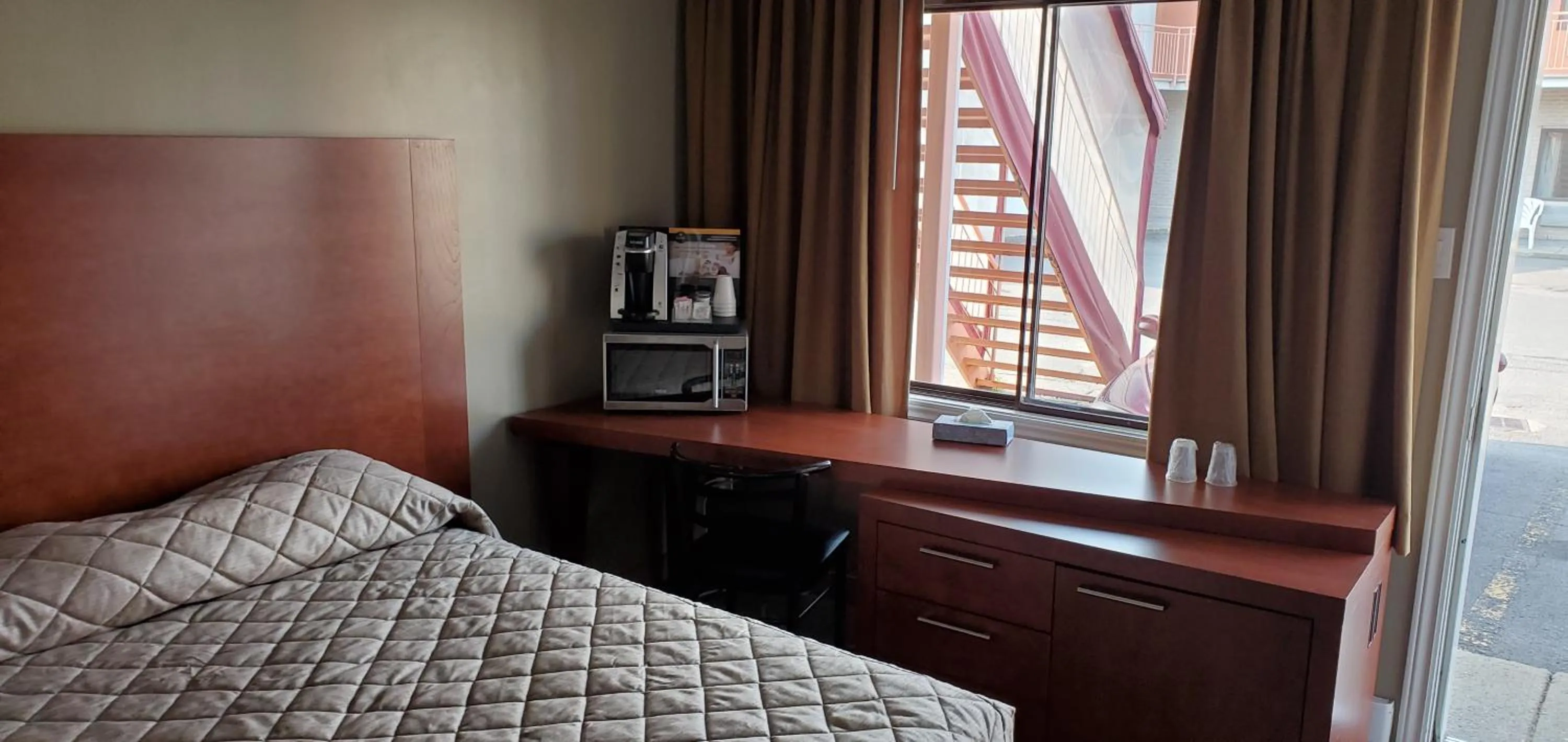 Bedroom, Bed in Motel Falcon