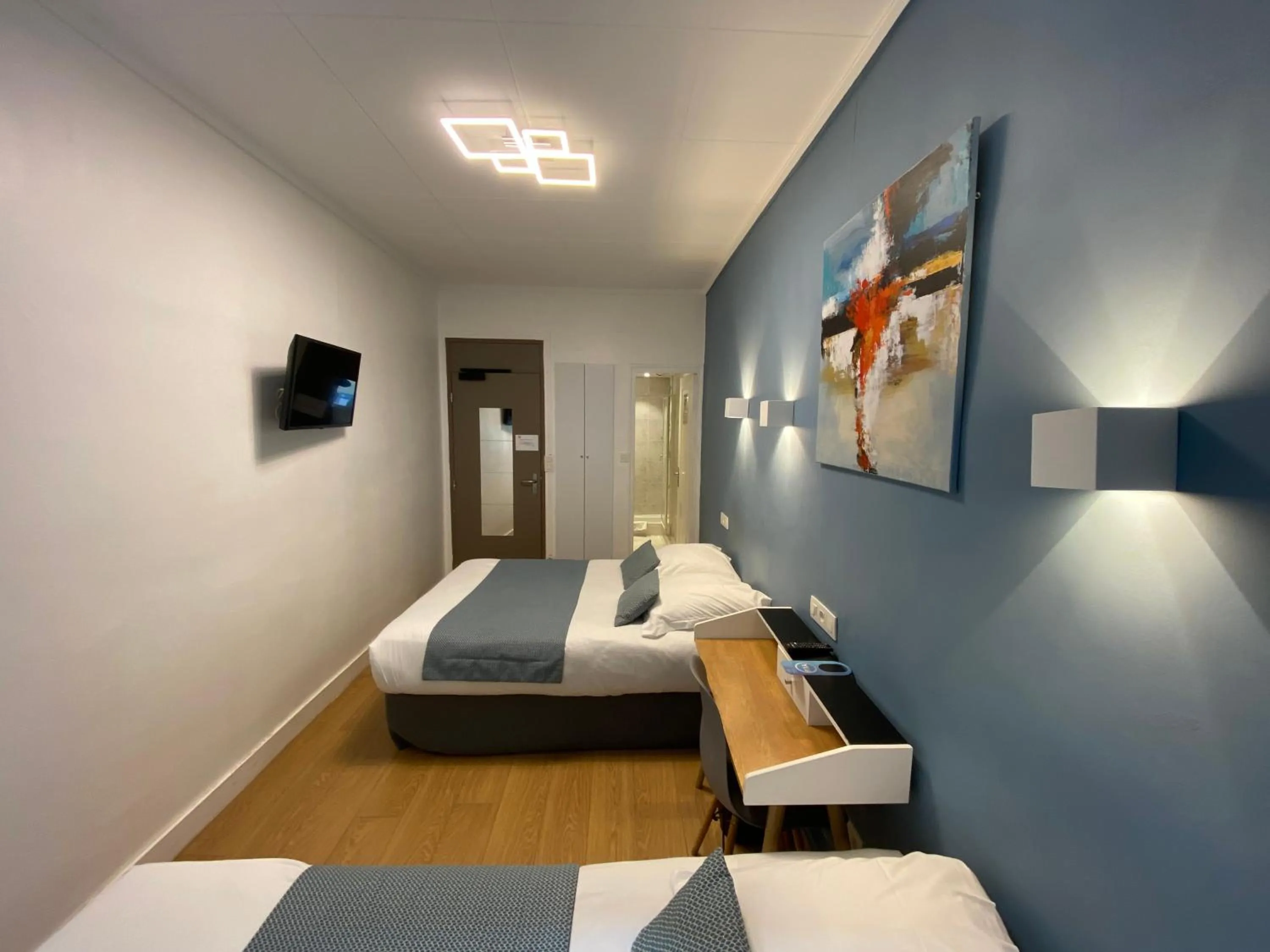 Photo of the whole room, Bed in Lyo Hôtel - Centre Lyon Perrache