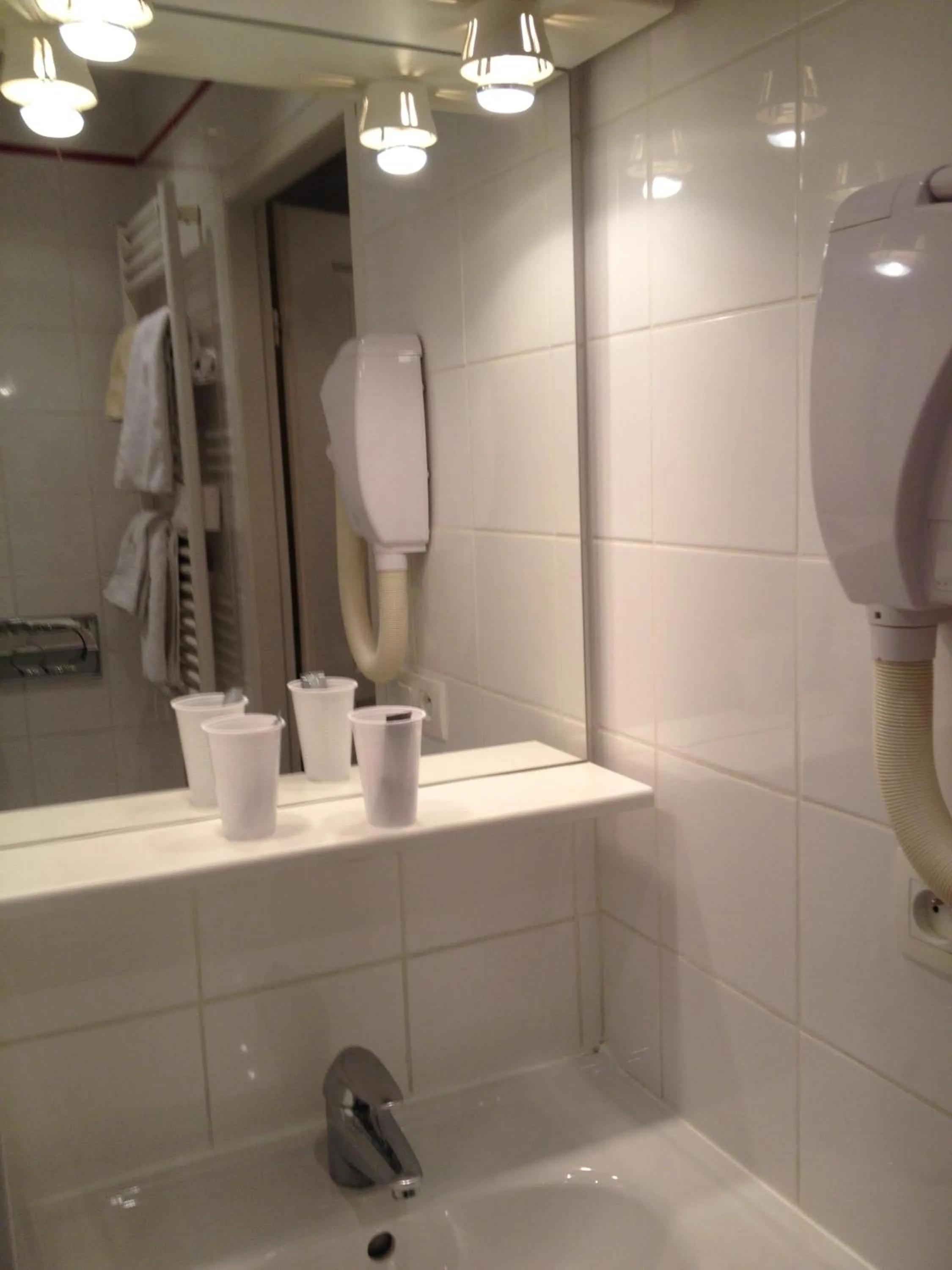 Bathroom in Lyo Hôtel - Centre Lyon Perrache