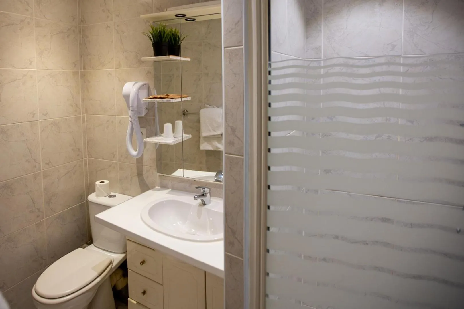 Bathroom in Lyo Hôtel - Centre Lyon Perrache