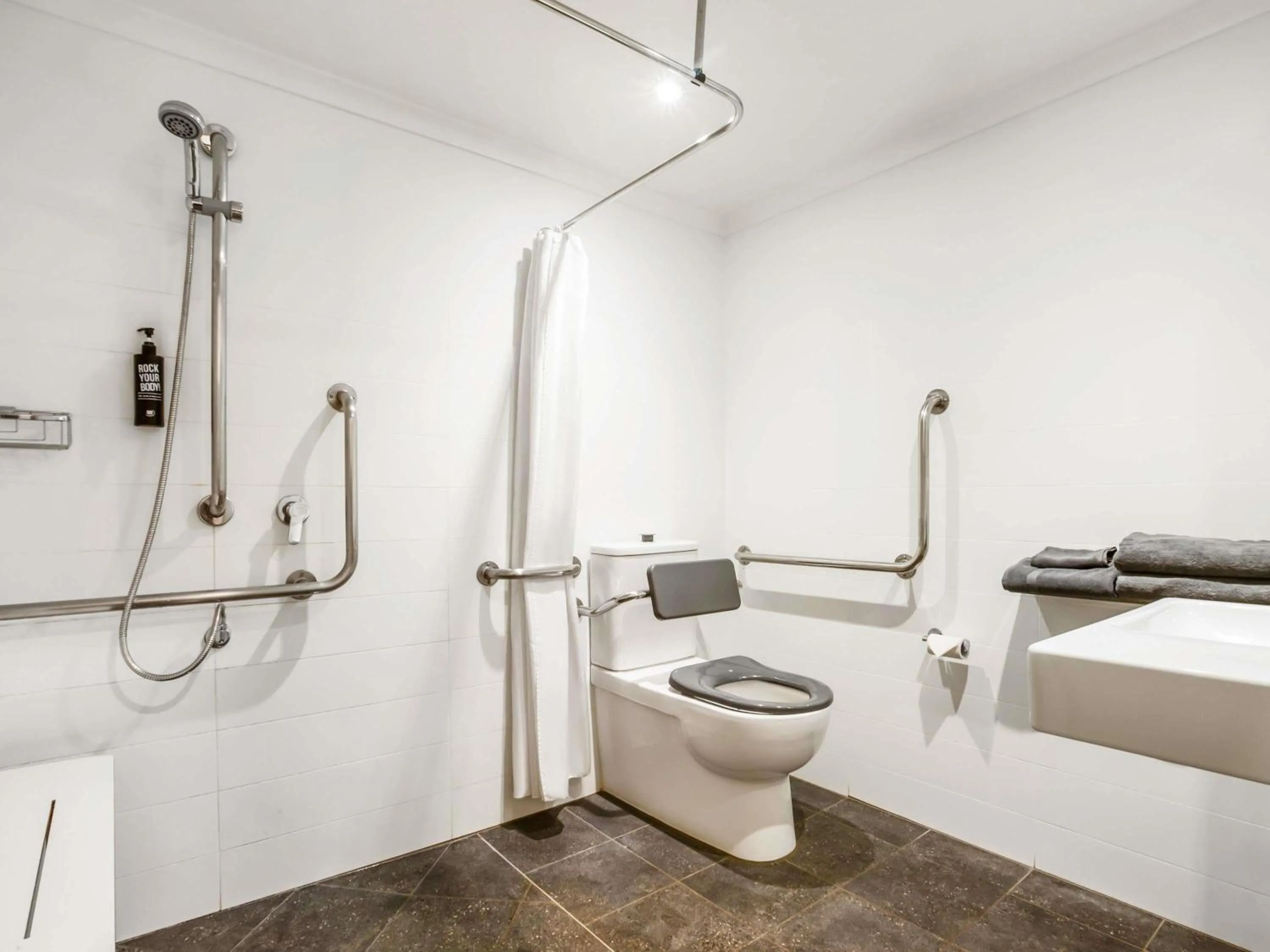 Bedroom in Ibis Styles Karratha