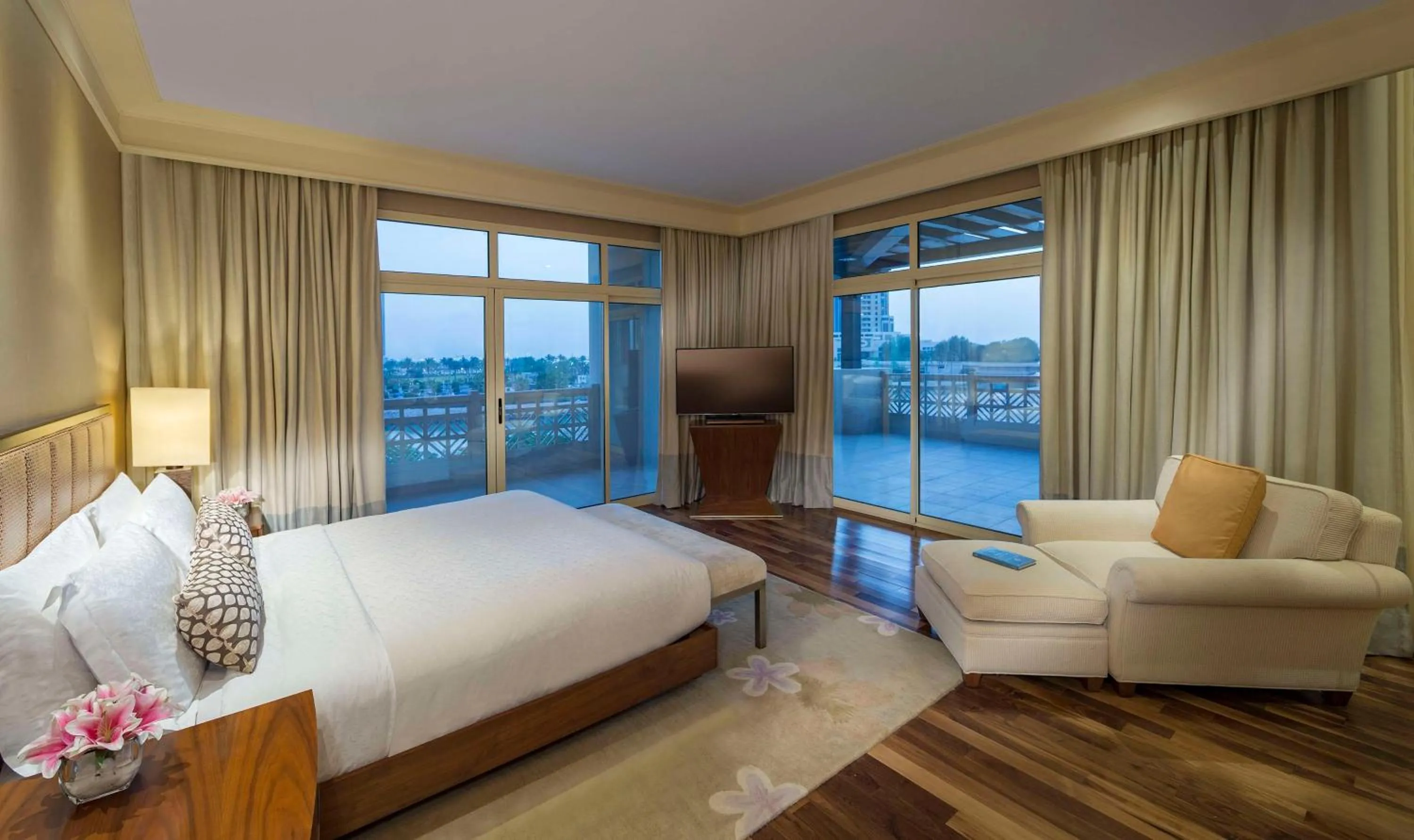 Photo of the whole room, Bed in Grand Hyatt Doha Hotel & Villas