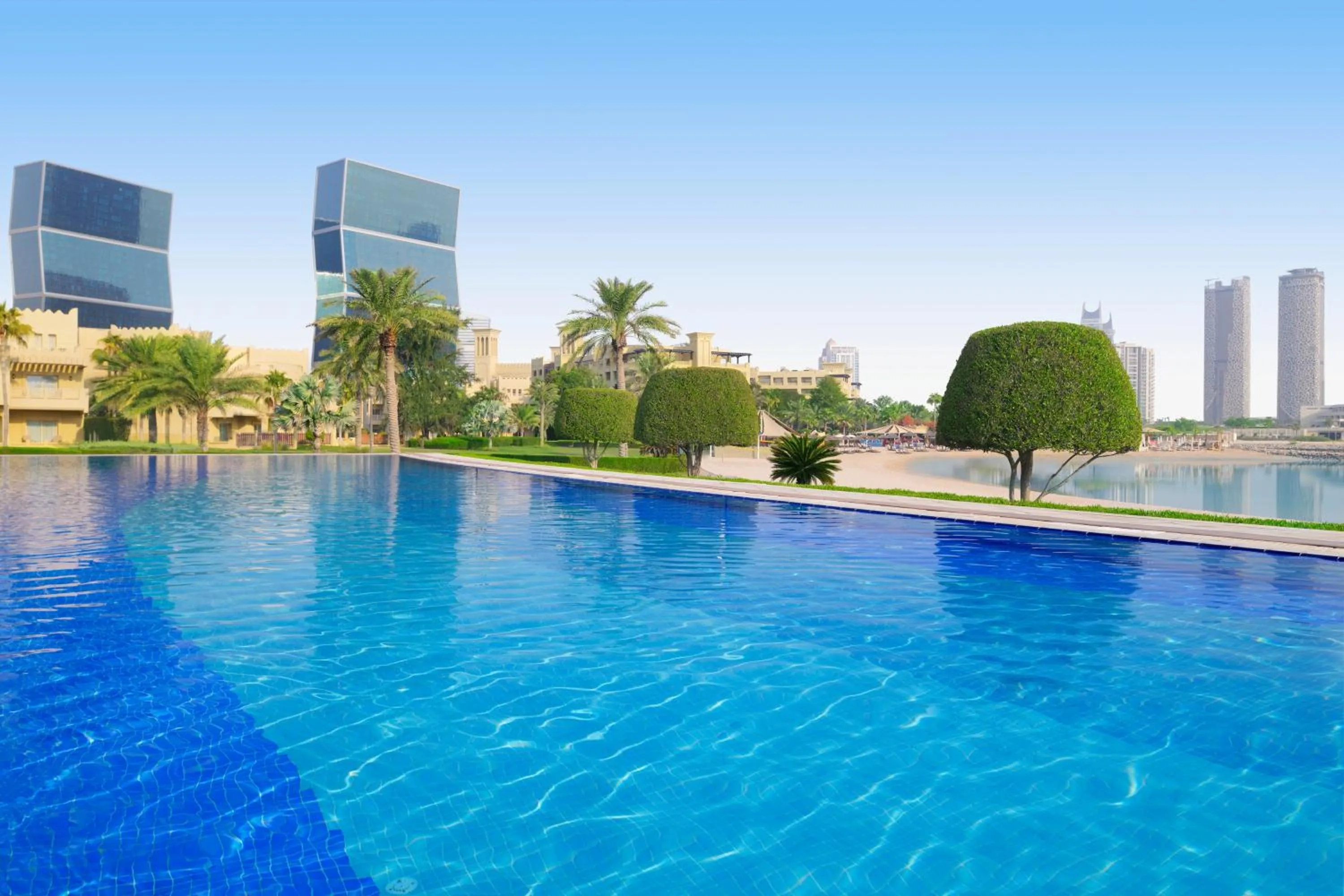 Swimming pool in Grand Hyatt Doha Hotel & Villas