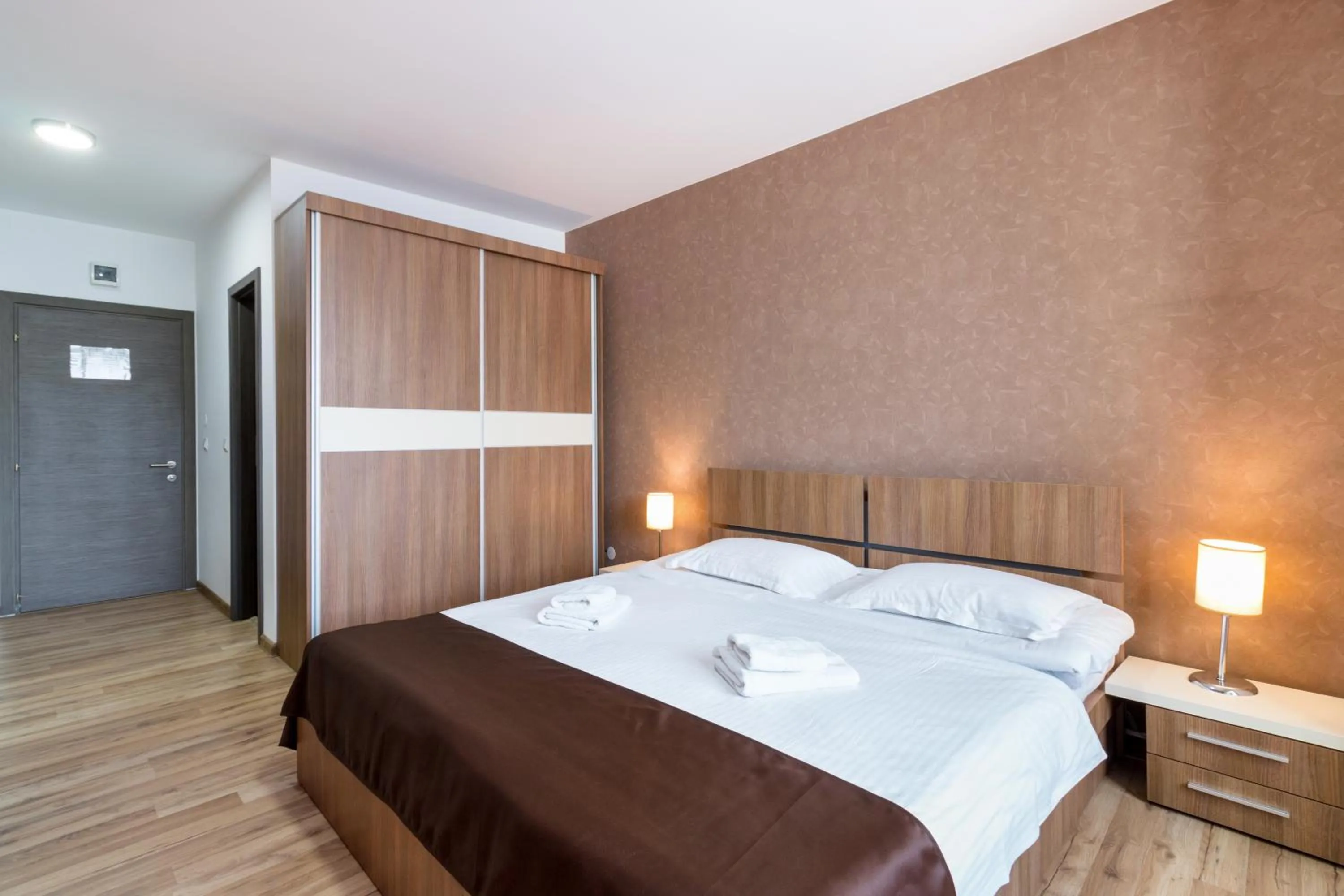 Photo of the whole room, Bed in HB Brilliant