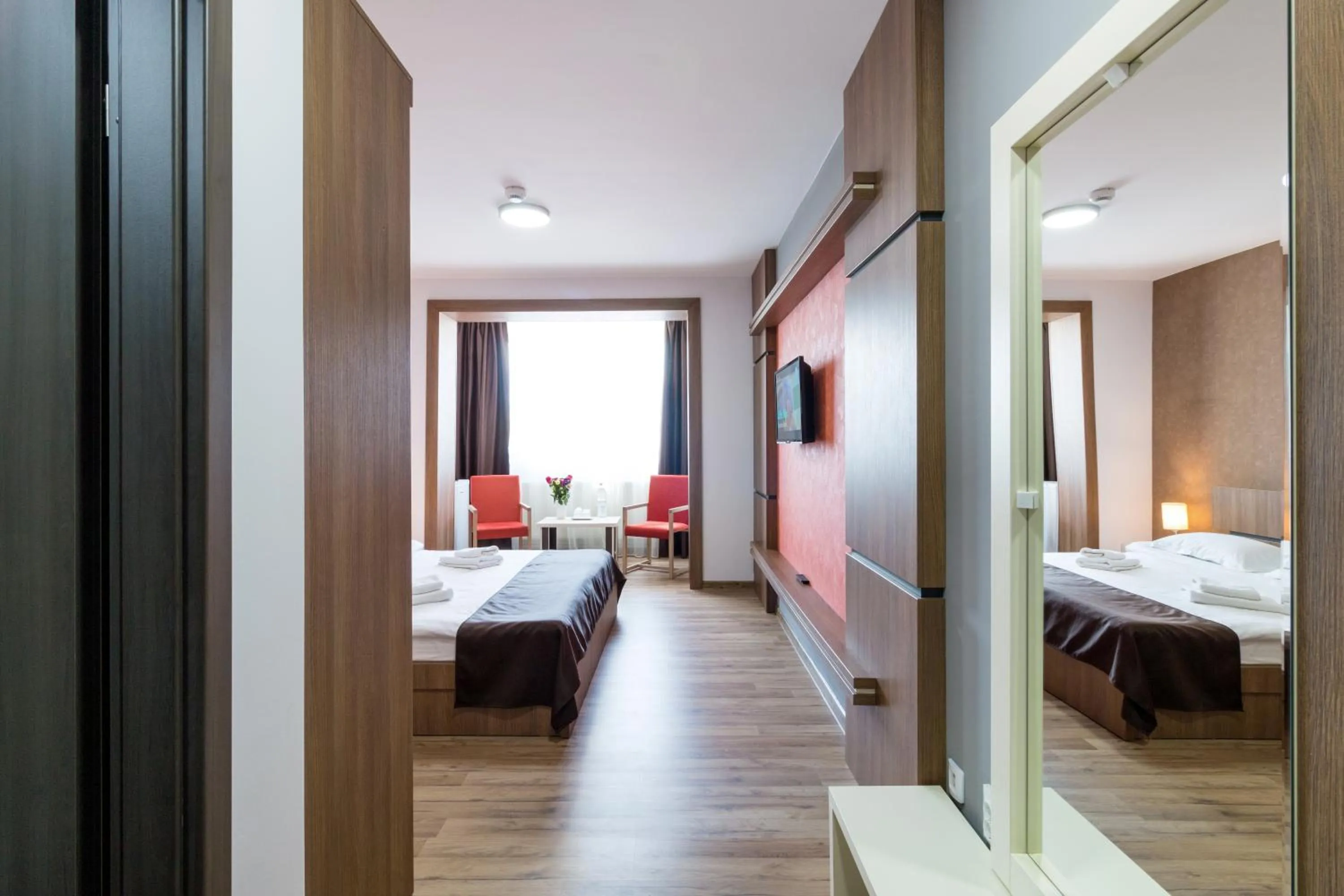 Photo of the whole room, Bed in HB Brilliant