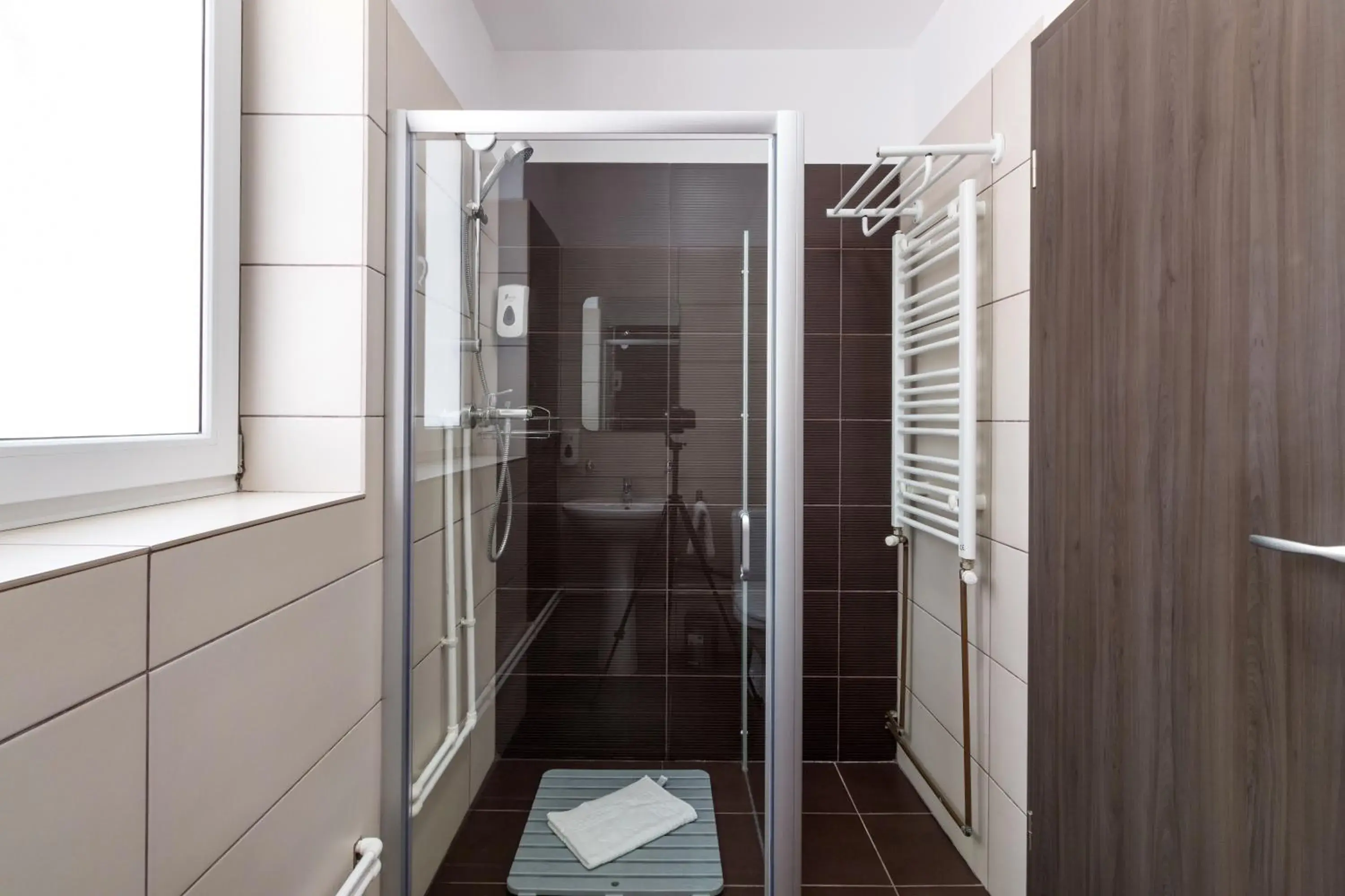 Family Room with AC in HB Brilliant Family Room with AC in HB Brilliant