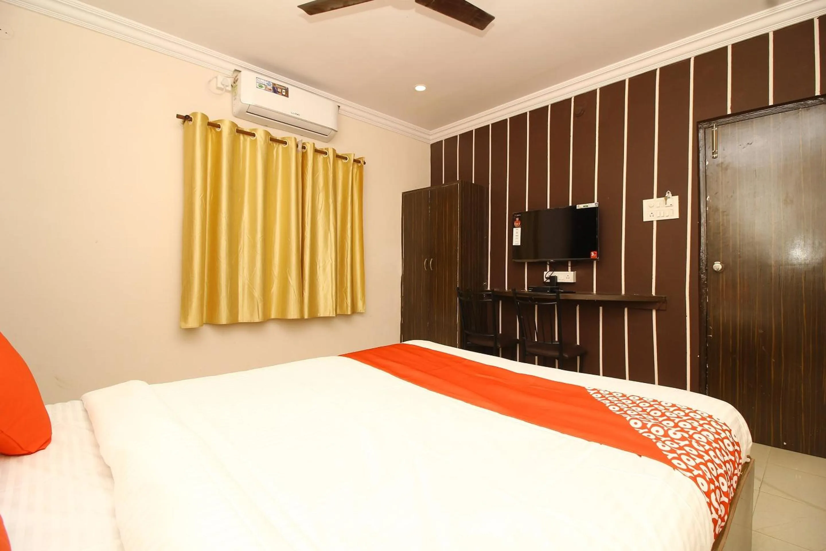 Bedroom, Bed in Super Hotel O Nav Bharath Residency