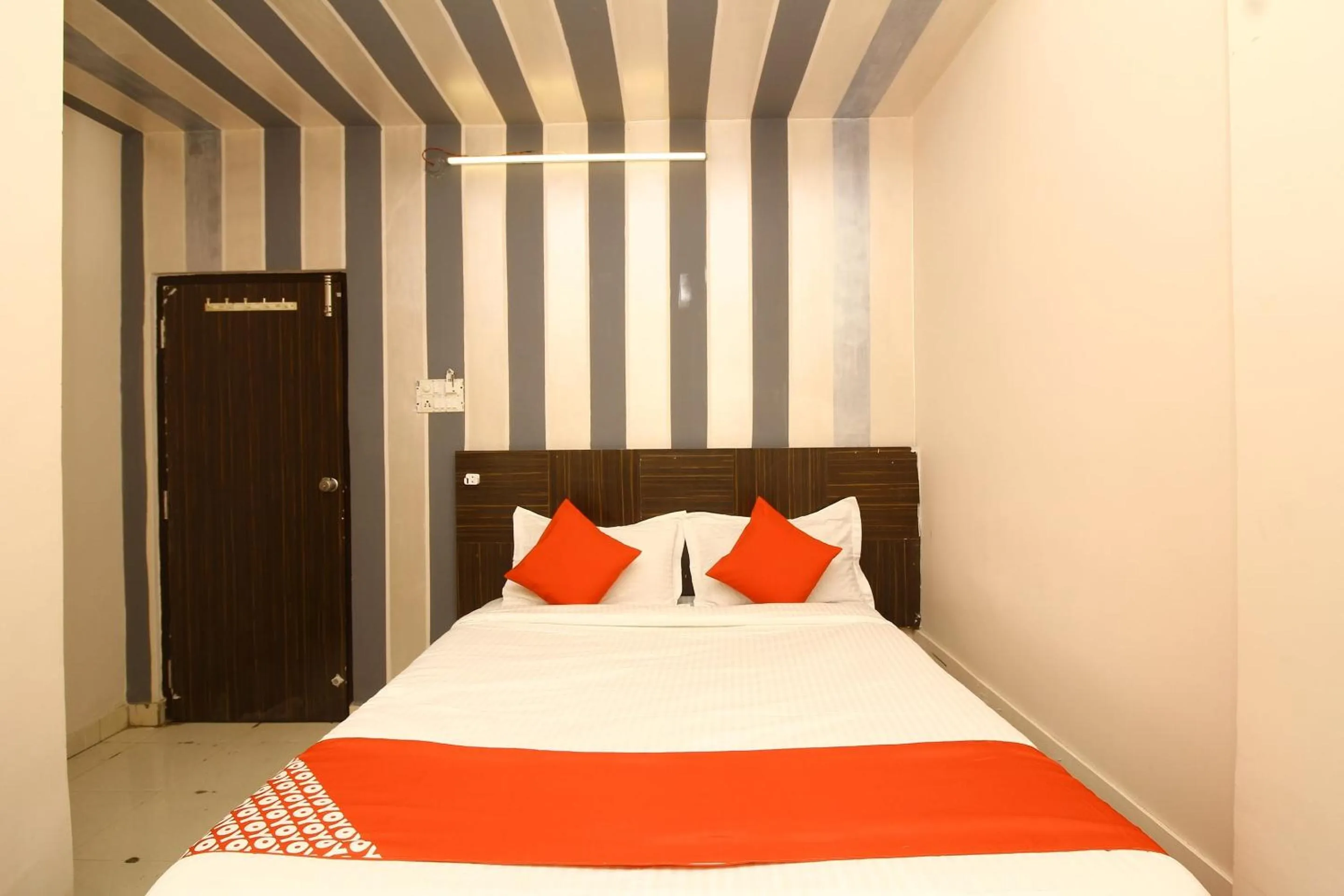 Bedroom, Bed in Super Hotel O Nav Bharath Residency