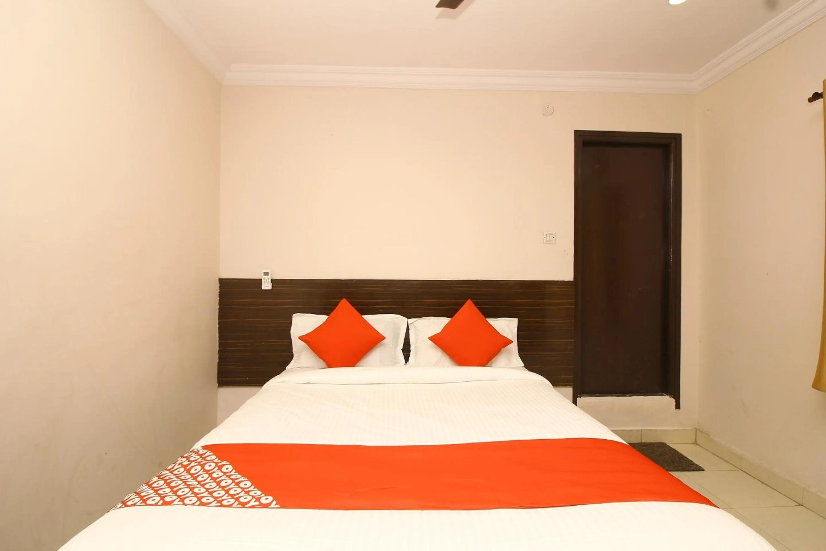 Bedroom, Bed in Super Hotel O Nav Bharath Residency