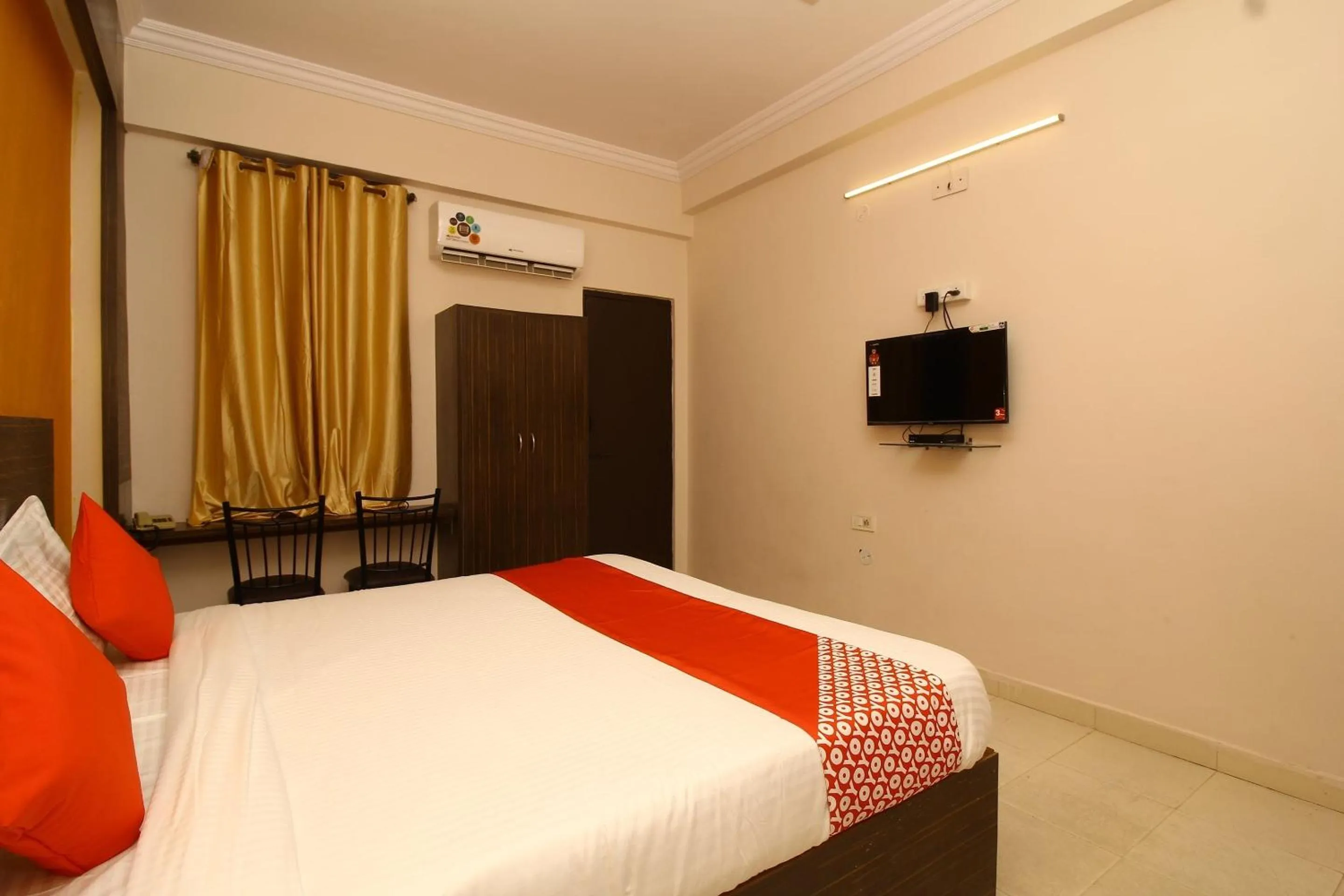 Bedroom, Bed in Super Hotel O Nav Bharath Residency
