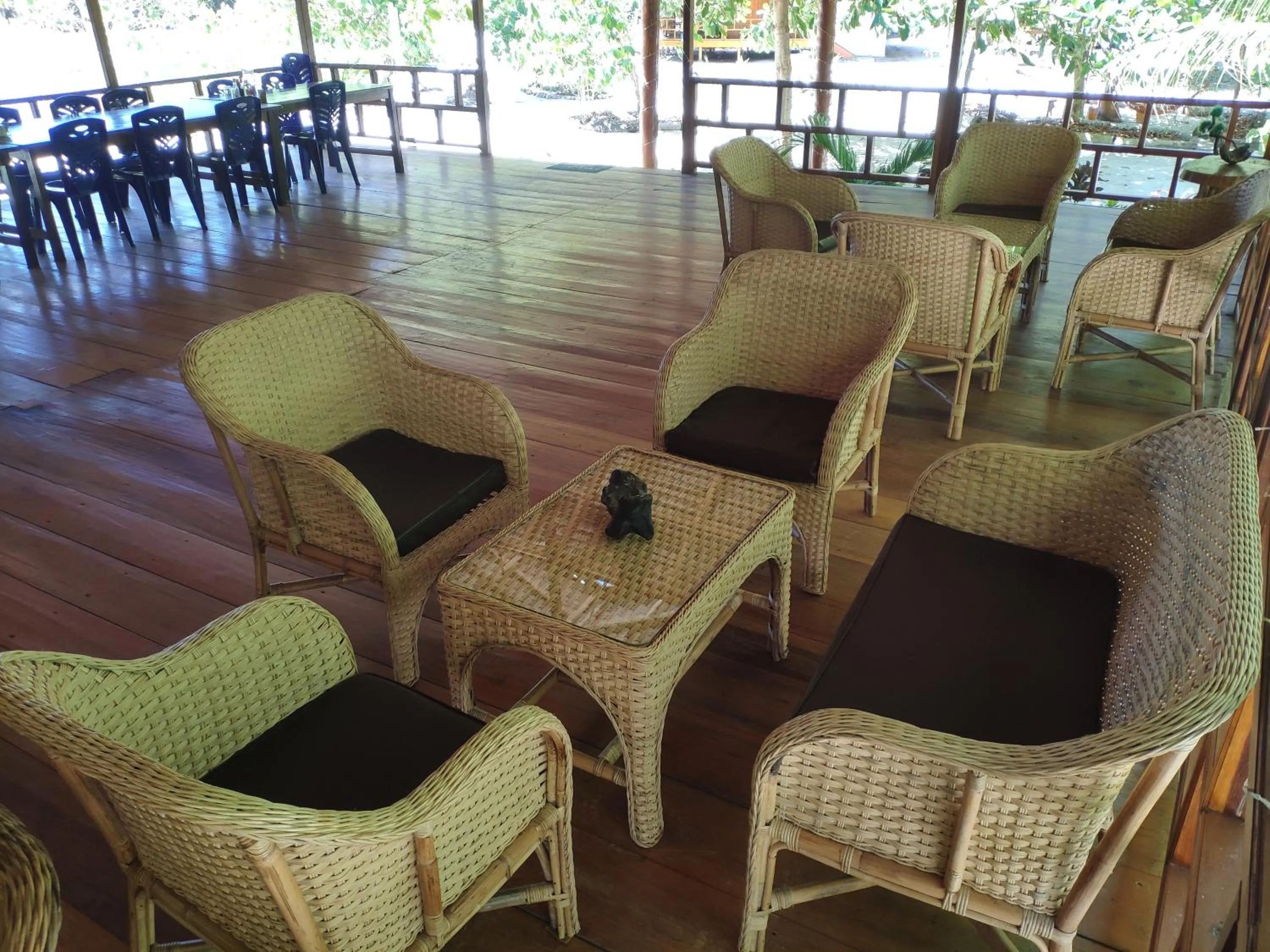 Lounge or bar in Harmony Bay Resort and Dive Center