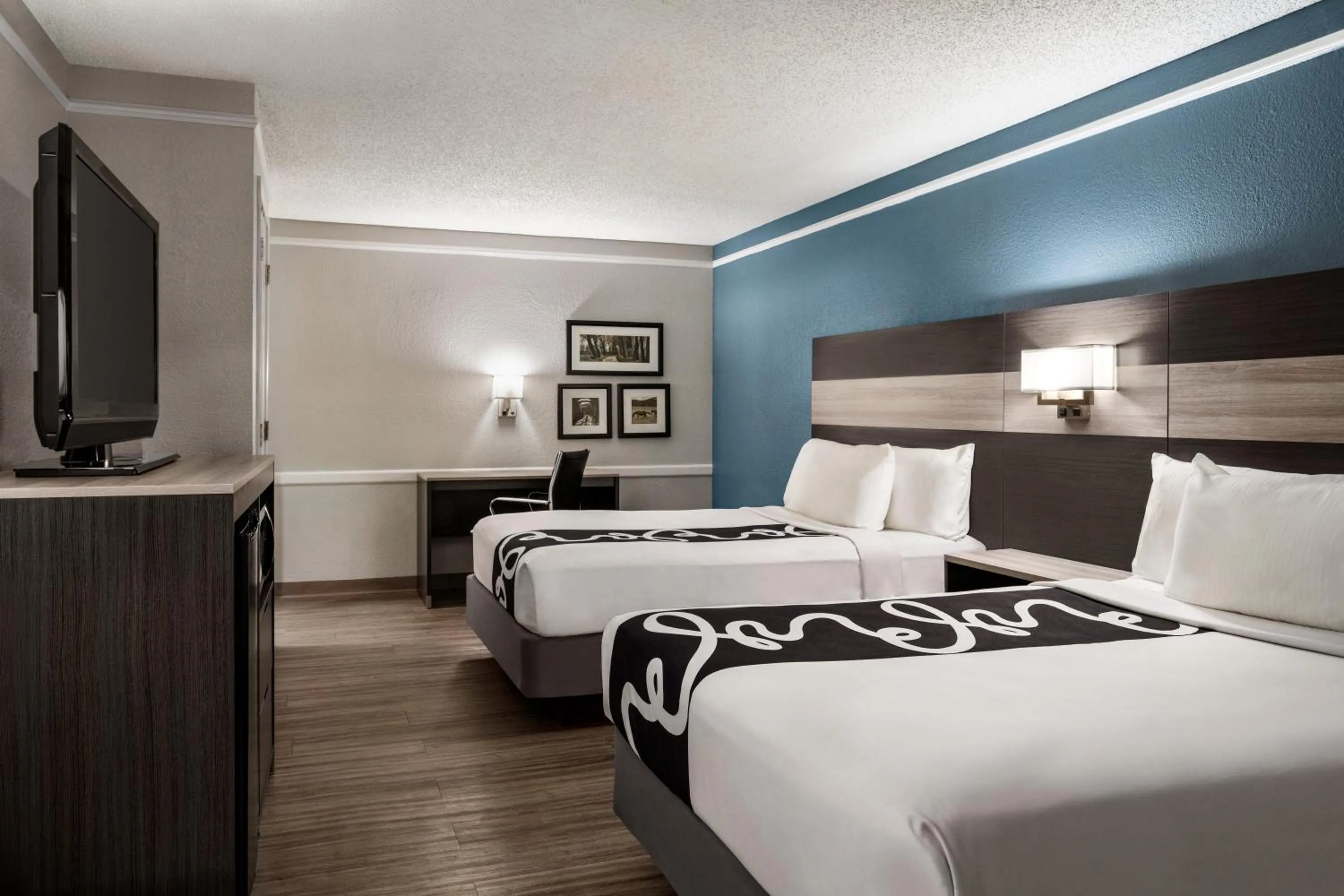 Bedroom, Bed in La Quinta Inn by Wyndham Victoria