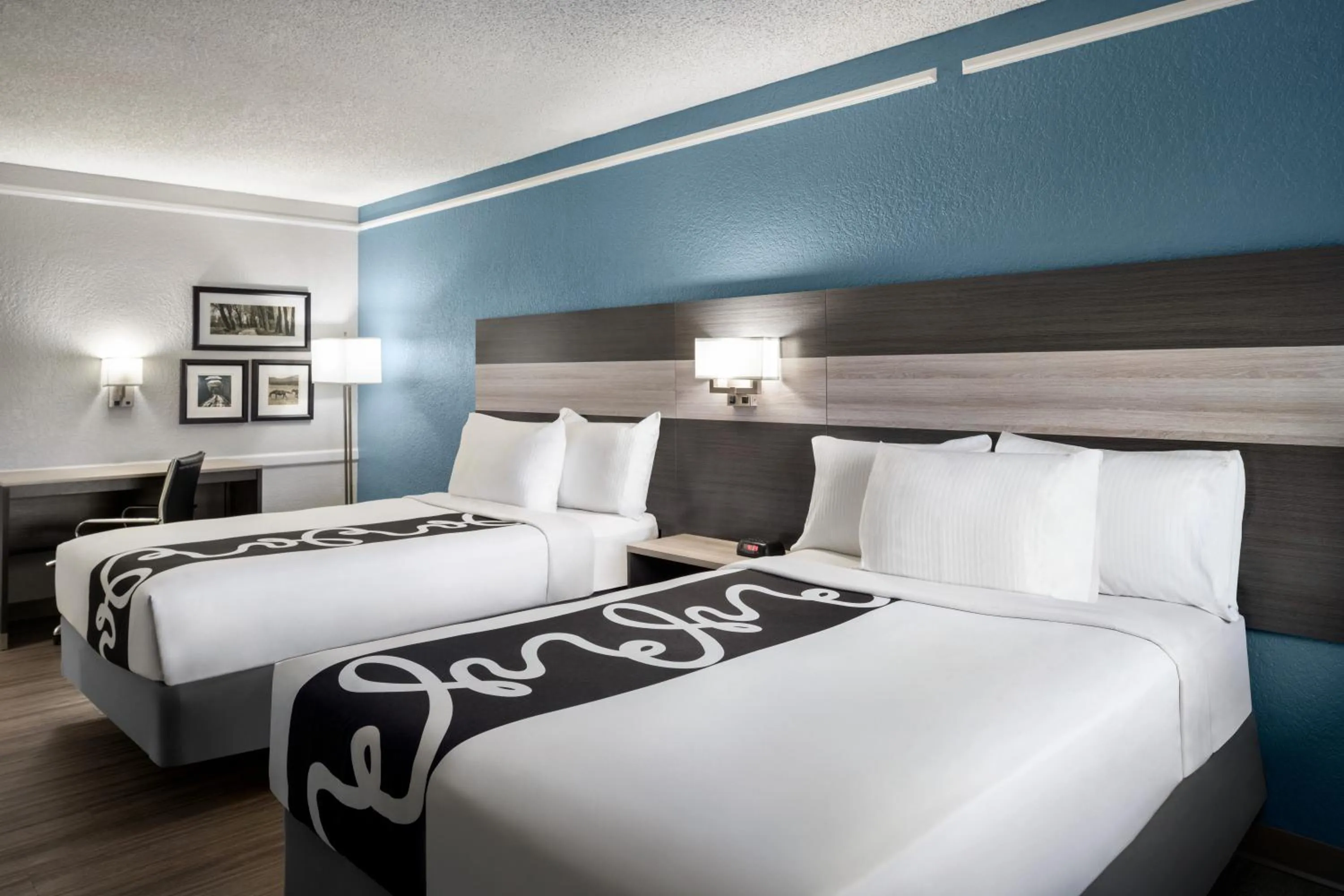 Bedroom, Bed in La Quinta Inn by Wyndham Victoria