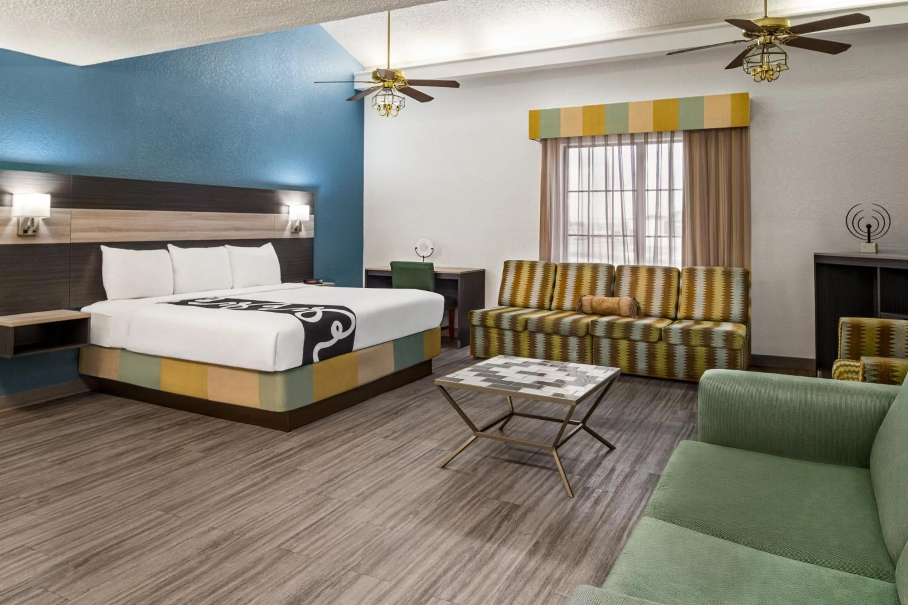 Bedroom, Bed in La Quinta Inn by Wyndham Victoria