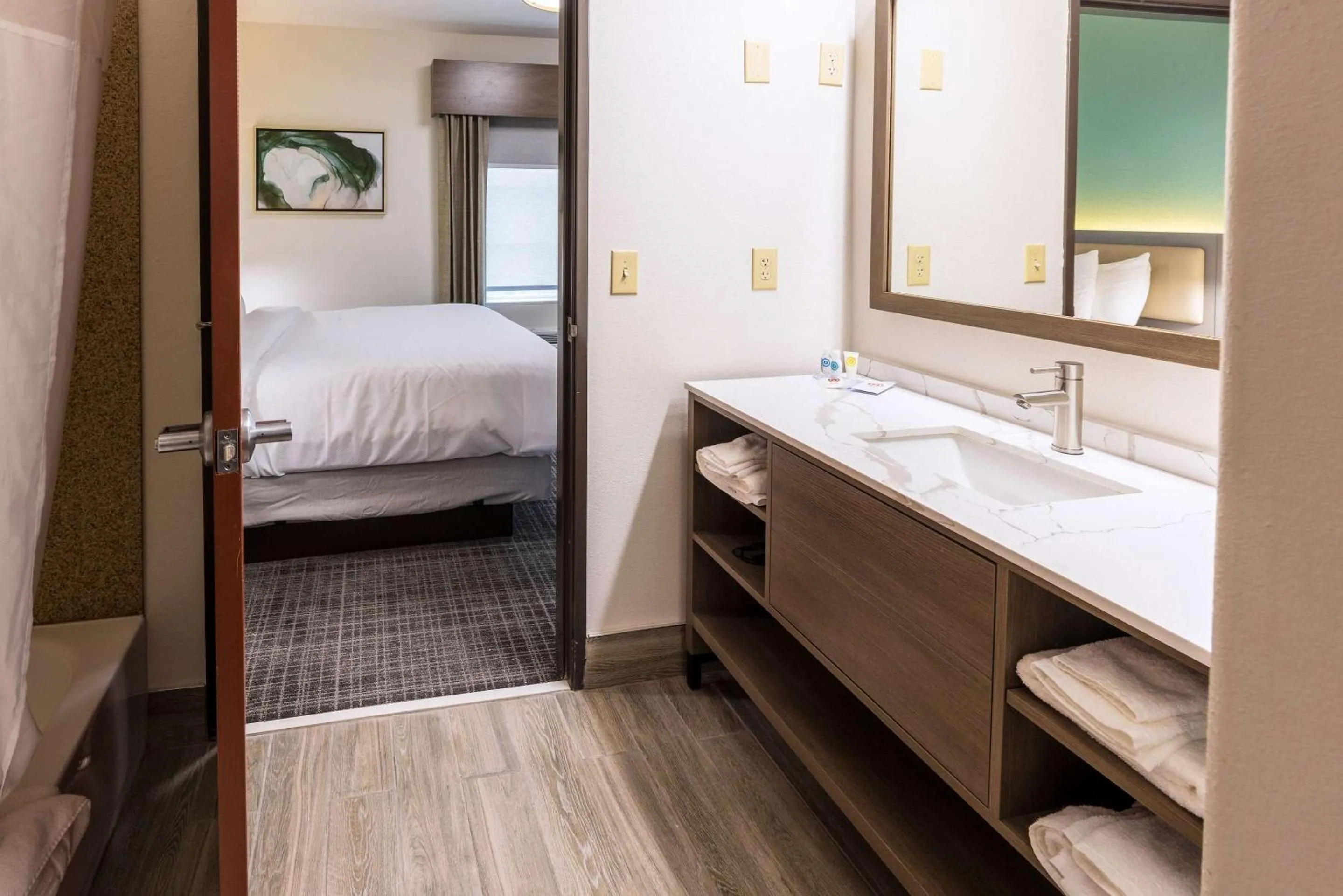 Bedroom, Bed in Comfort Inn & Suites New Iberia - Avery Island