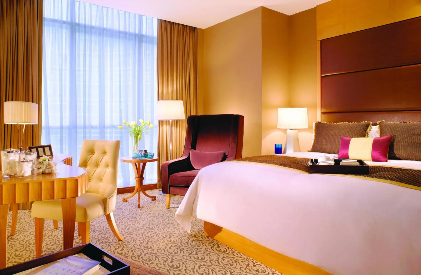 Bedroom, Bed in Oakwood Premier Cozmo Jakarta