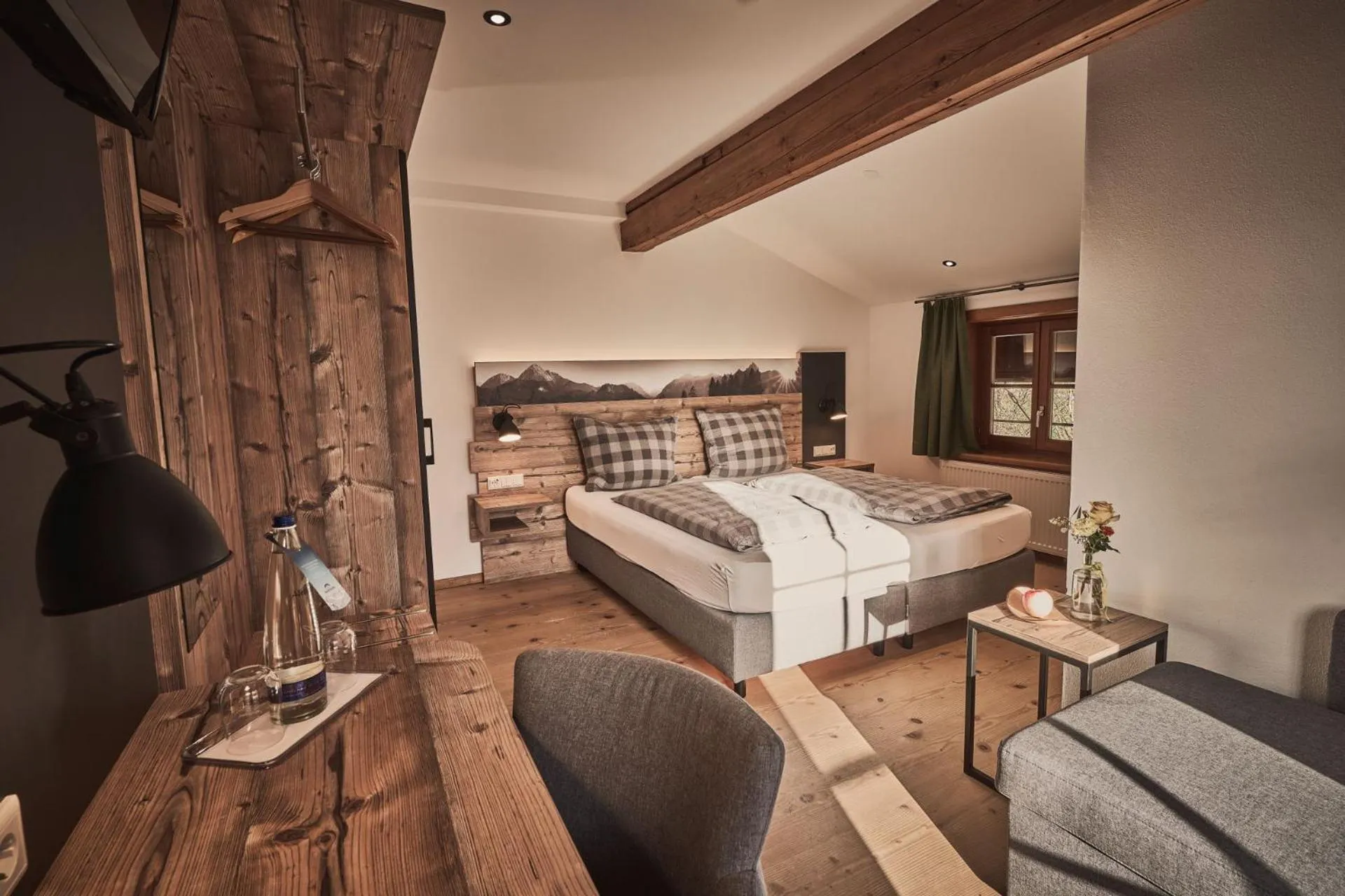 Photo of the whole room, Bed in Rait´ner Wirt