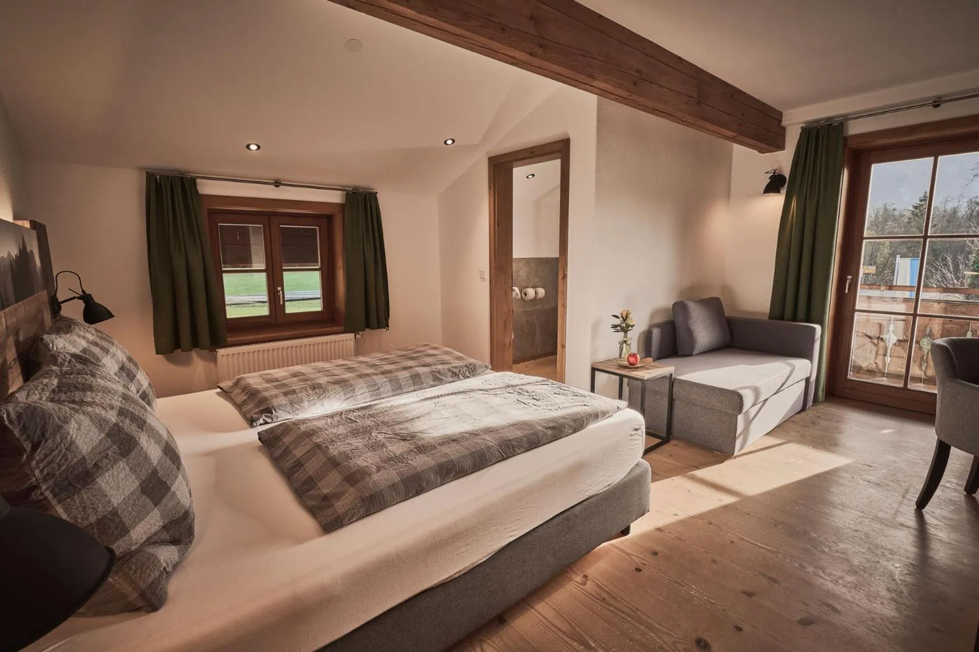 Photo of the whole room, Bed in Rait´ner Wirt