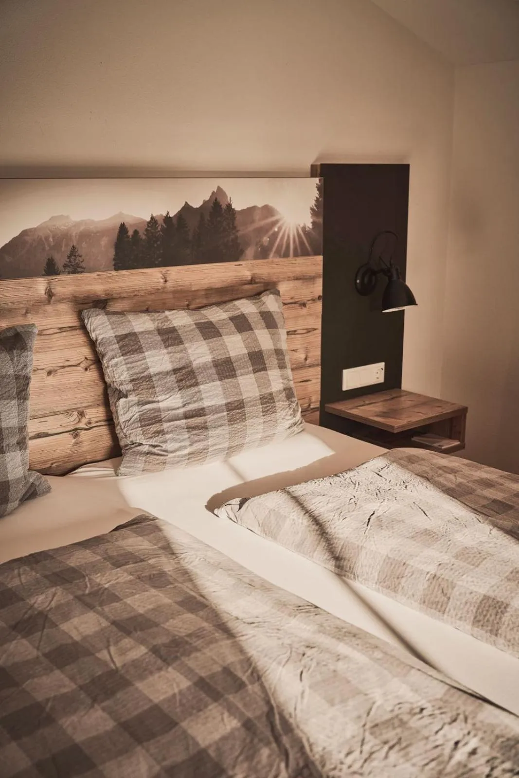 Photo of the whole room, Bed in Rait´ner Wirt