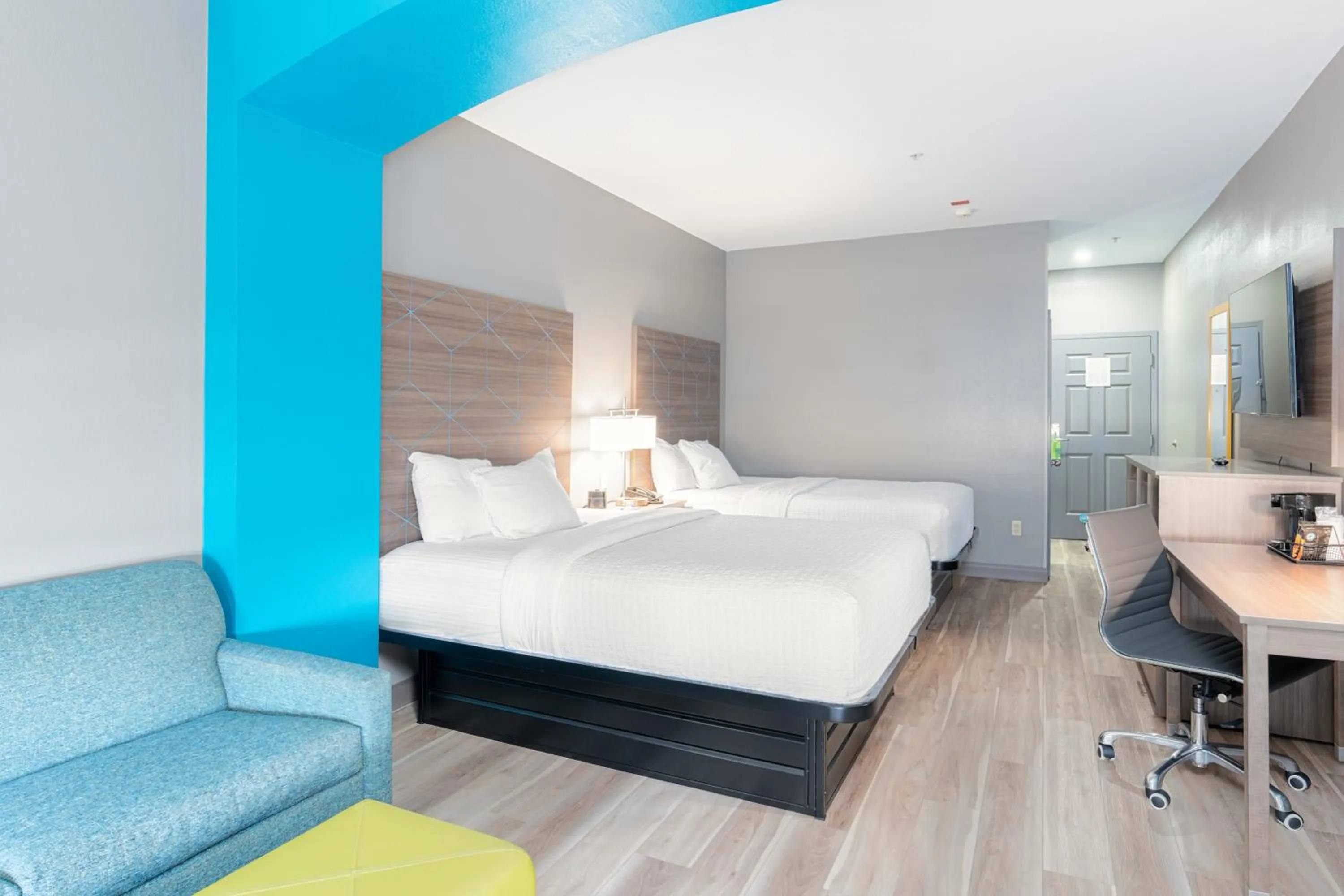 Bed in La Quinta by Wyndham Shawnee