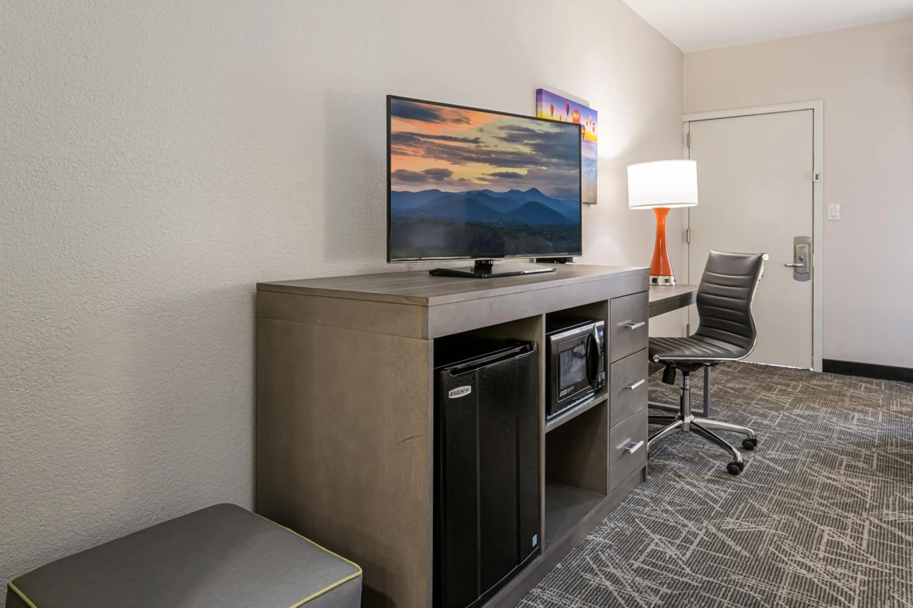 TV and multimedia in Quality Inn Asheville Downtown Tunnel Rd