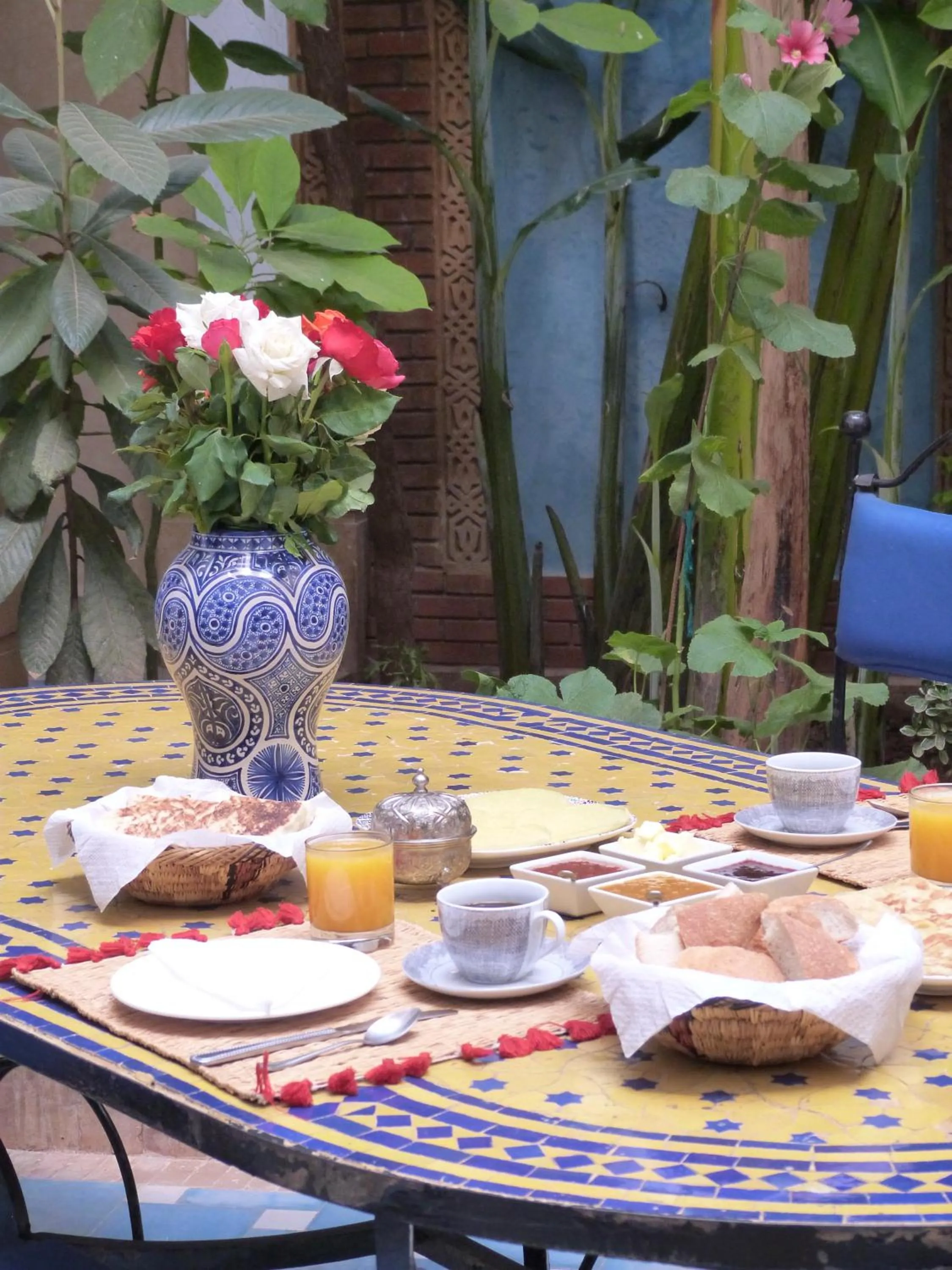 Restaurant/places to eat in Riad Beij