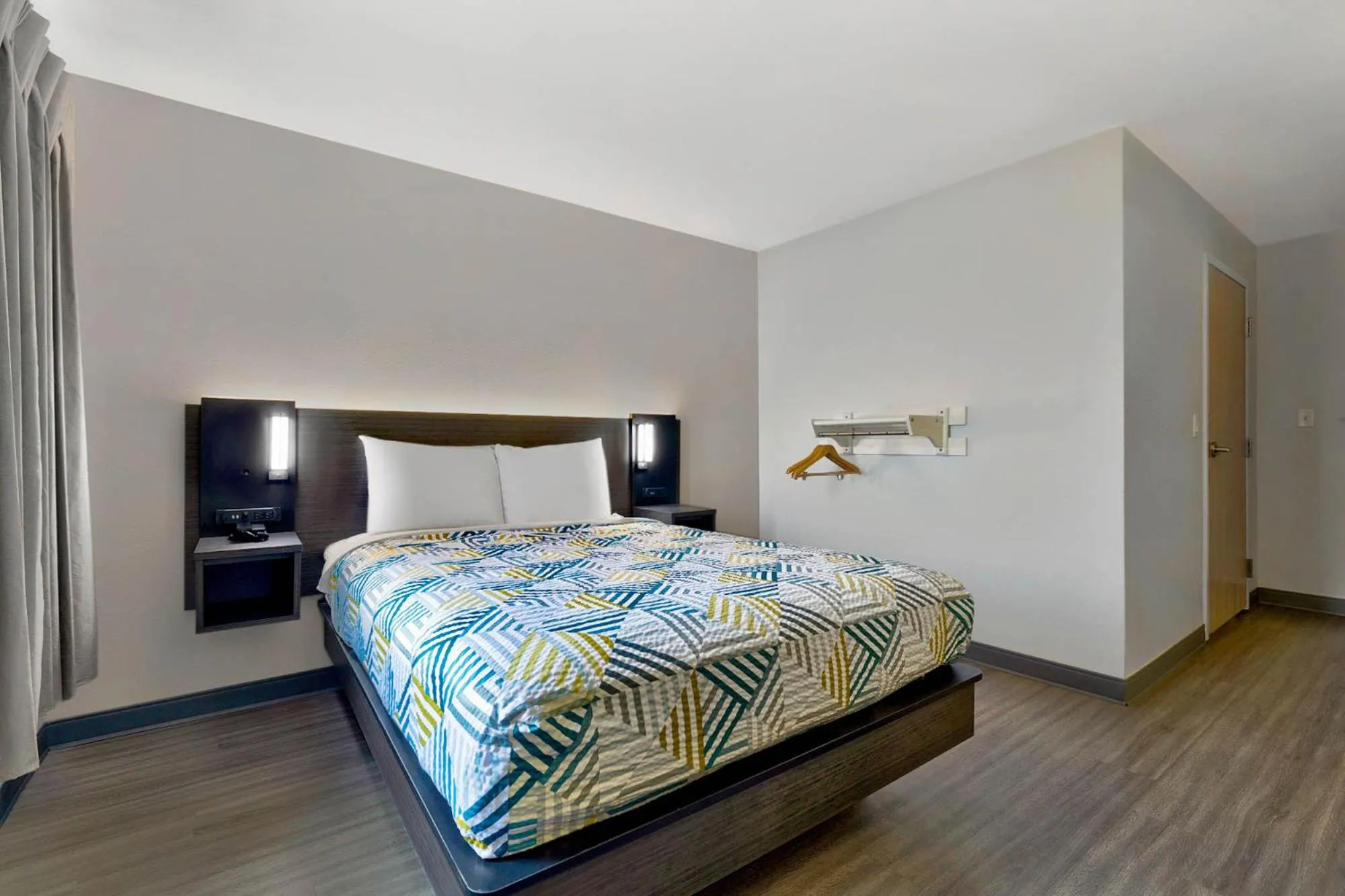 Bed in Motel 6-Marble Falls, TX