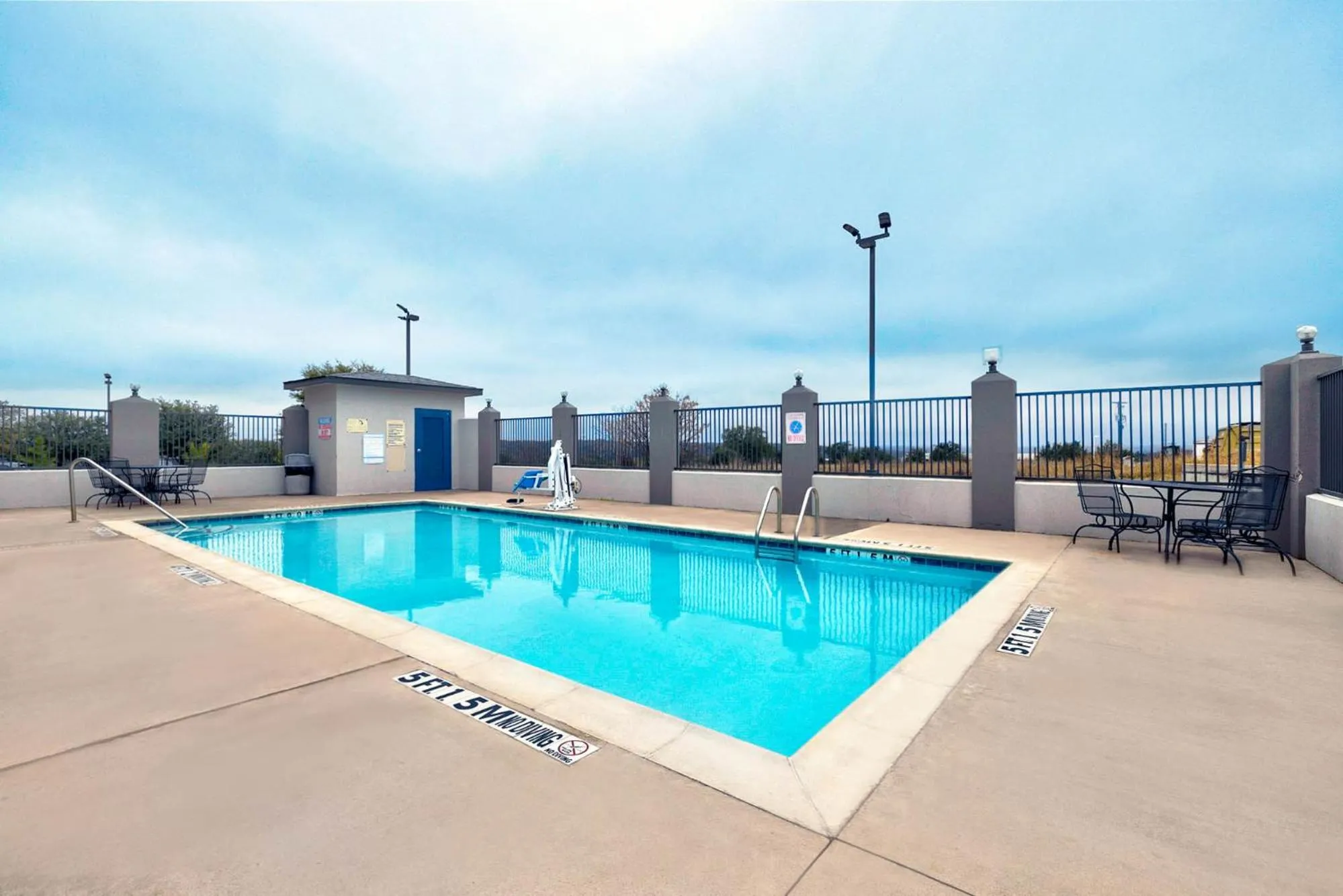 Swimming pool in Motel 6-Marble Falls, TX