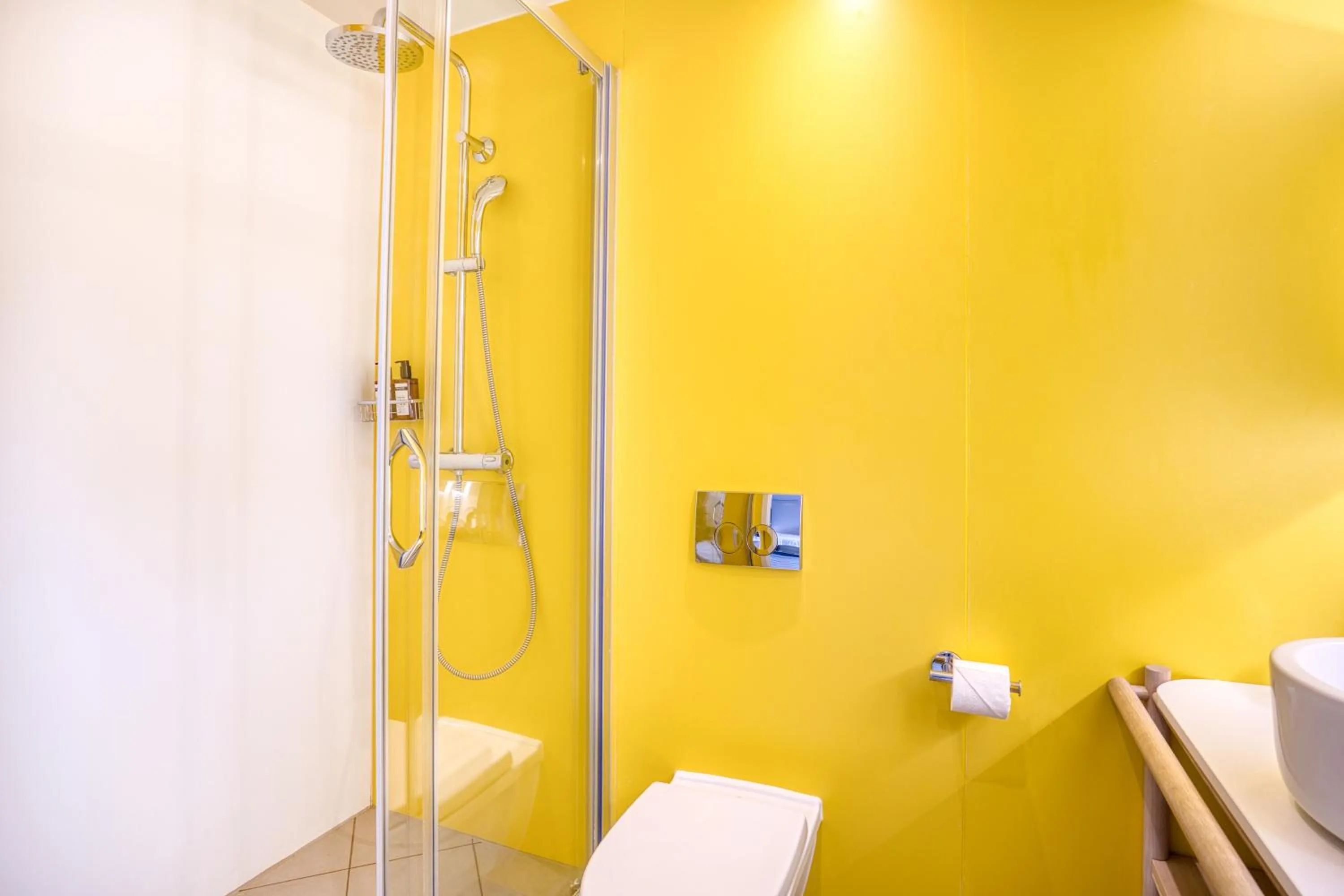 Shower in B&B HOTEL Brussels Centre Louise