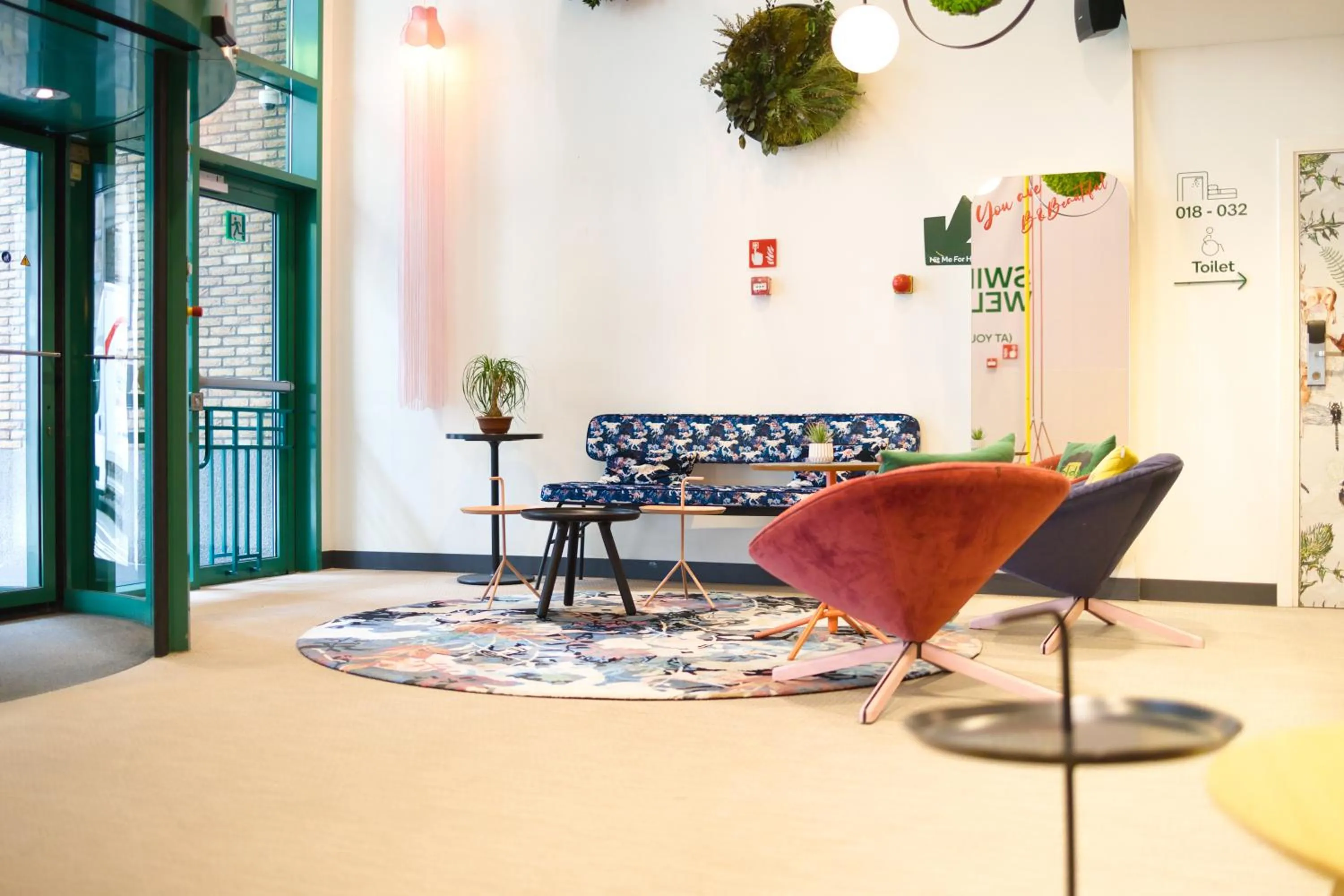 Seating area in B&B HOTEL Brussels Centre Louise