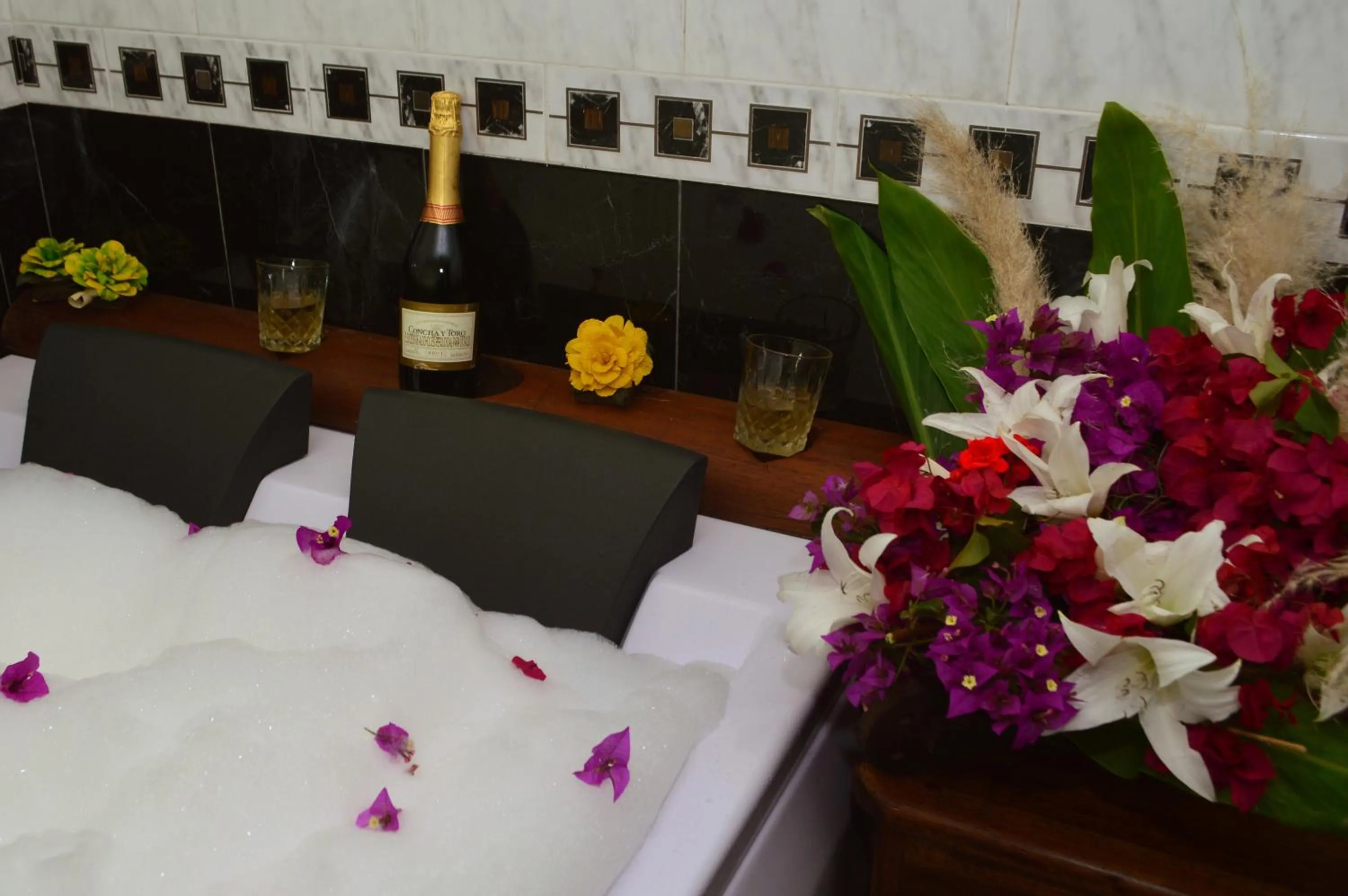 Shower in Hotel Antonio Nariño