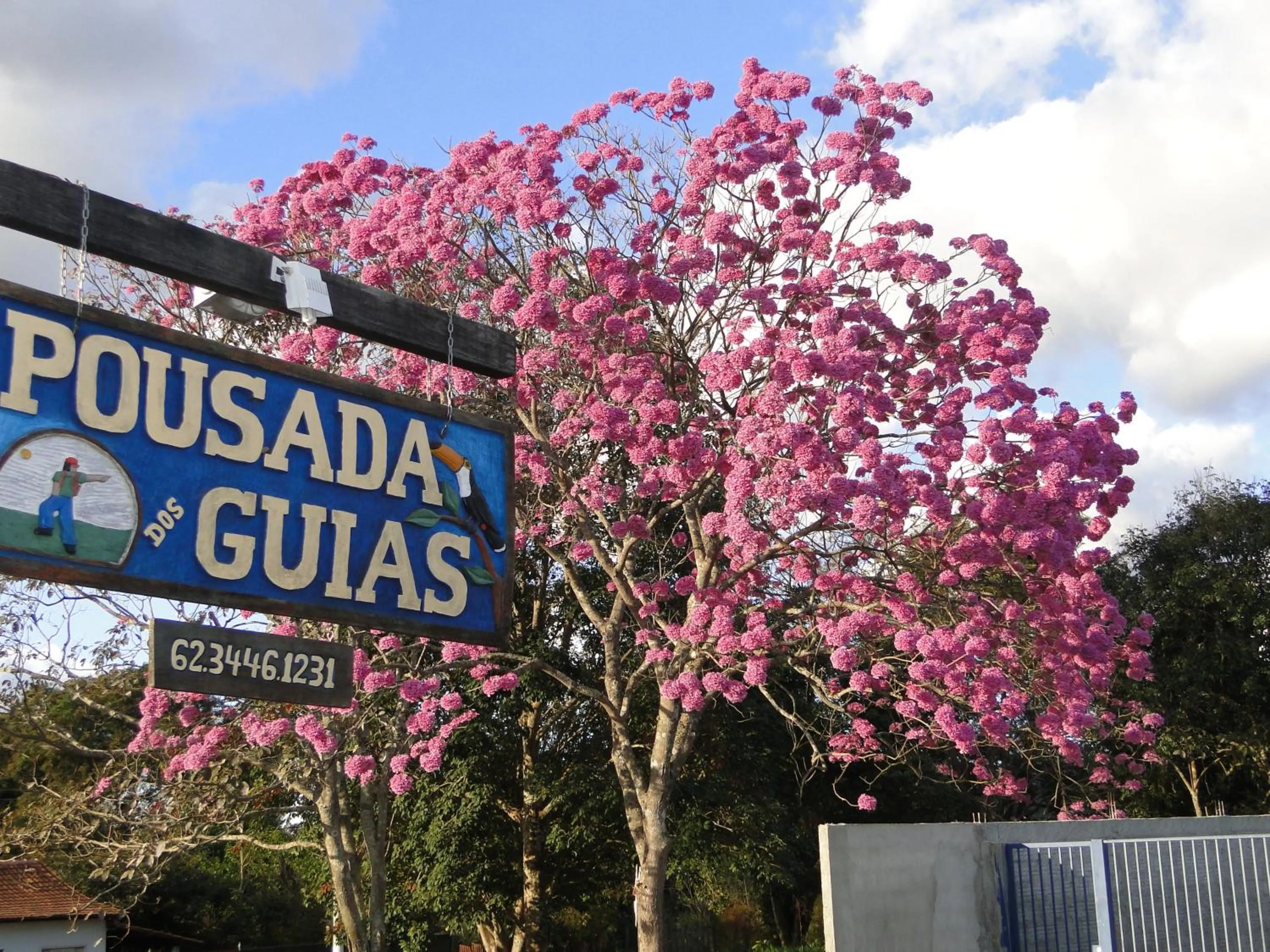 Property logo or sign in Pousada dos Guias
