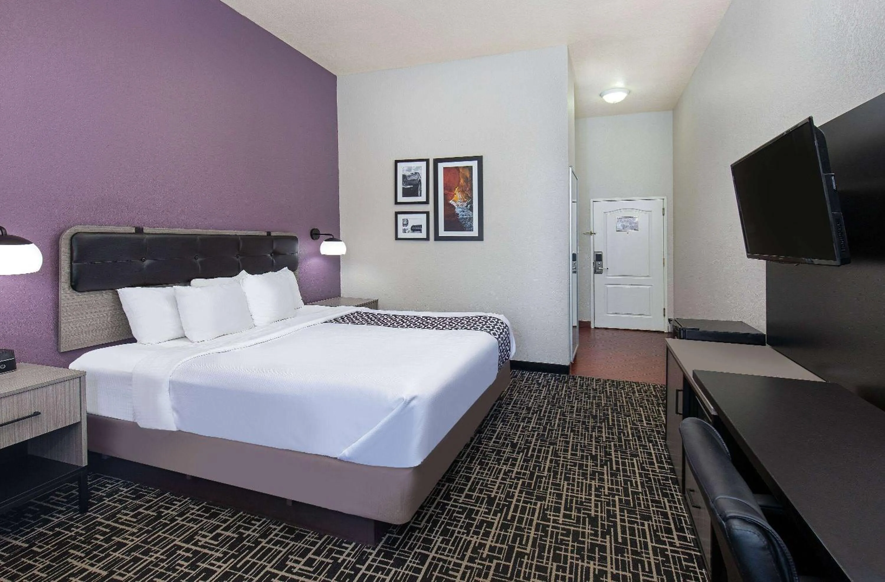 Photo of the whole room, Bed in La Quinta by Wyndham Bowling Green