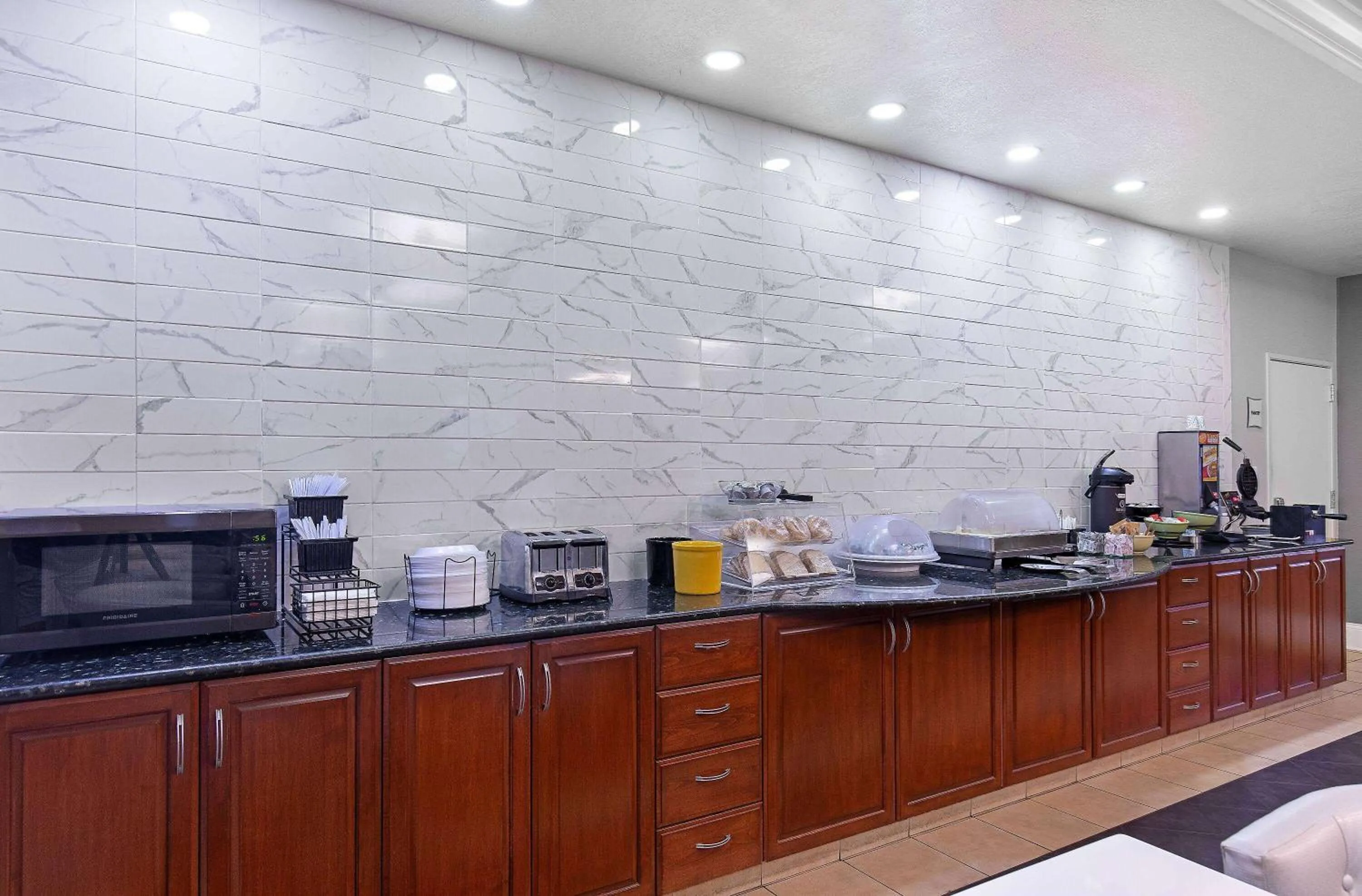 Business facilities in La Quinta by Wyndham Bowling Green