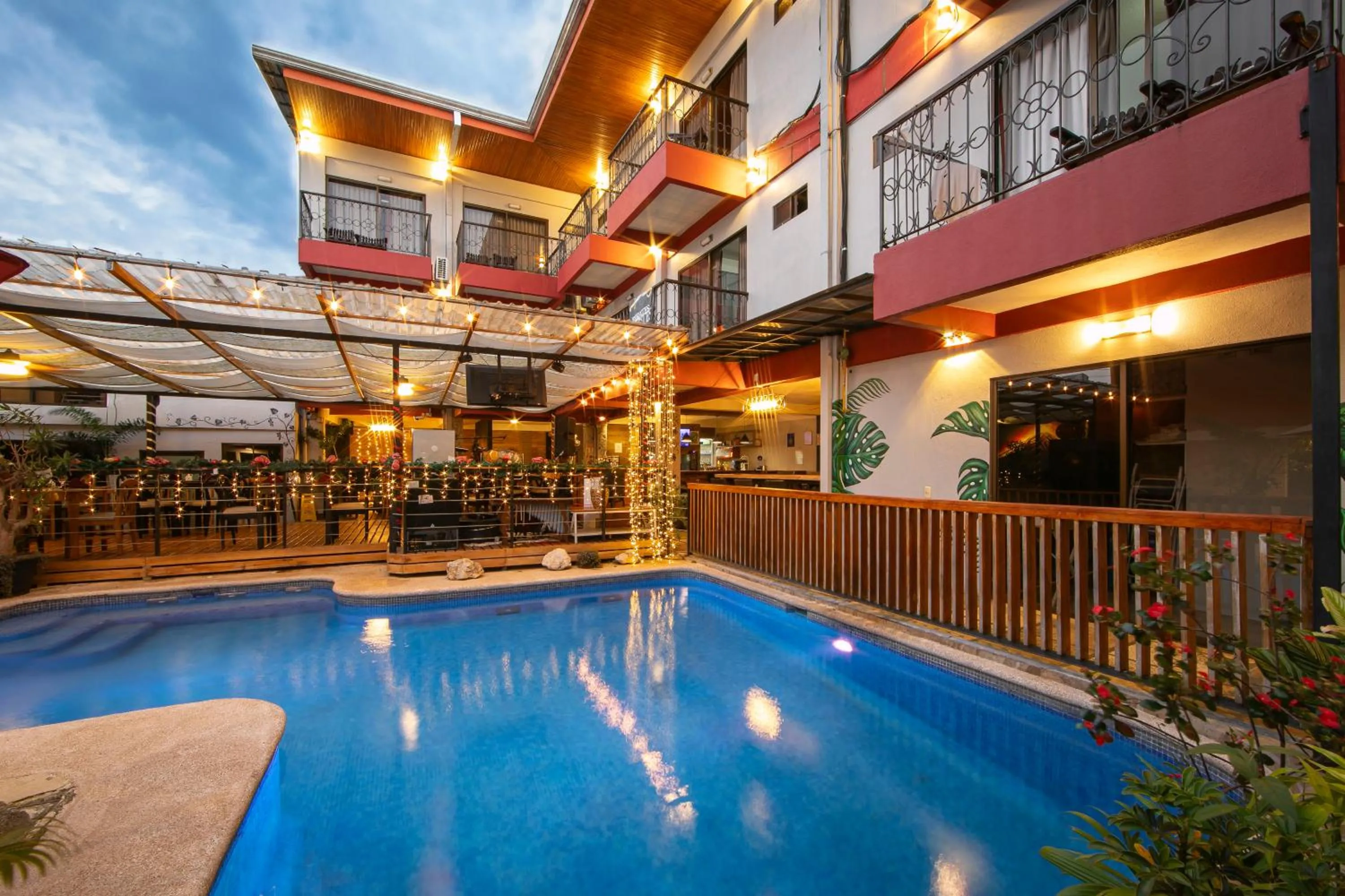 Swimming pool in La Fortuna Downtown Hotel Boutique
