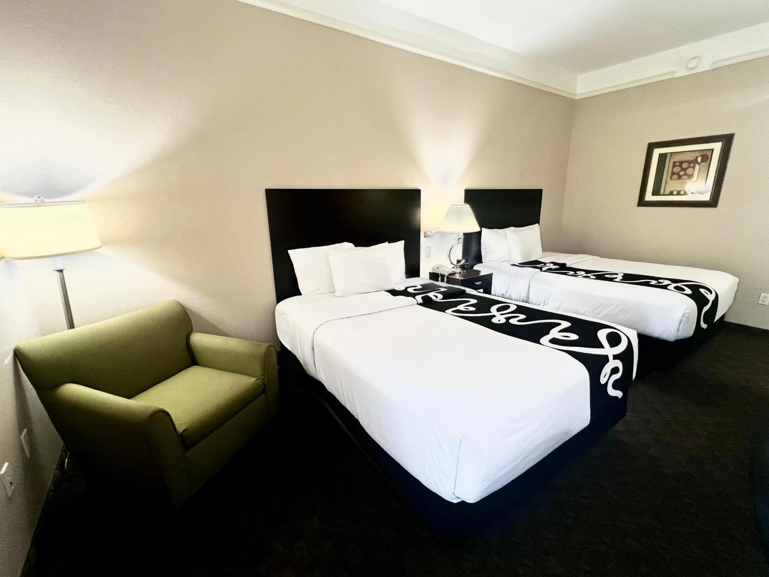 Bed in La Quinta Inn & Suites by Wyndham Pharr RGV Medical Center