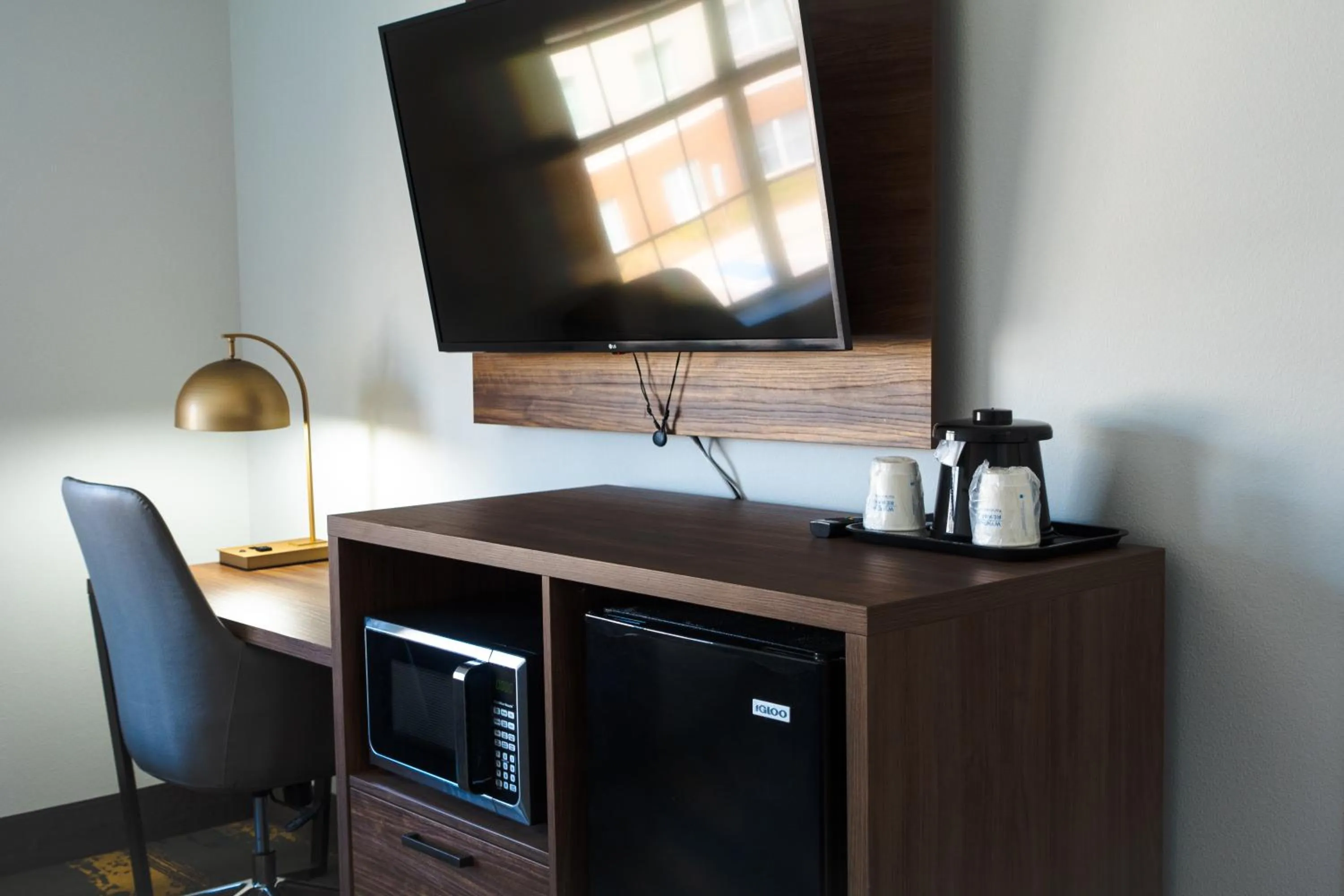 TV and multimedia in La Quinta Inn & Suites by Wyndham Pharr RGV Medical Center