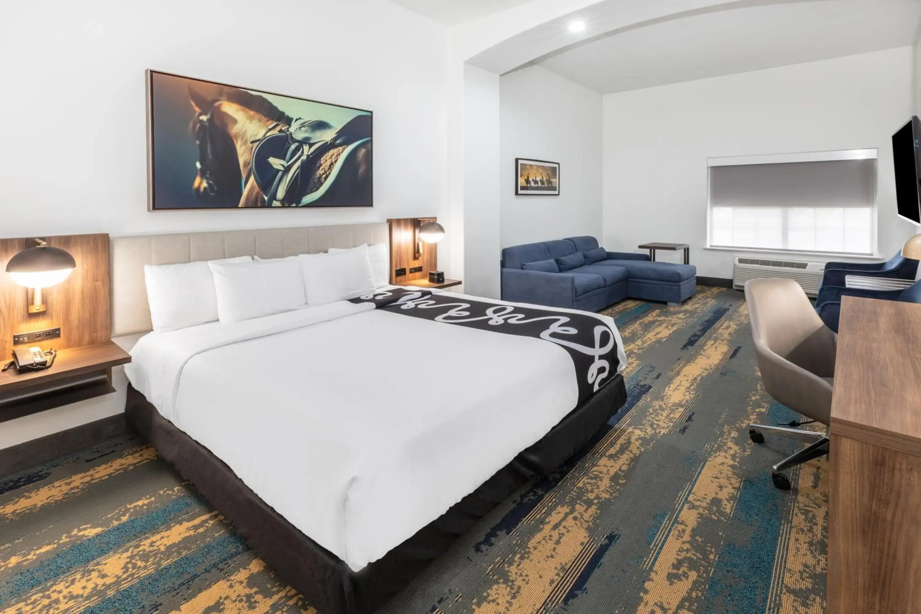 Deluxe King Room with Roll-In Shower - Mobility/Hearing Accessible - Non-Smoking in La Quinta Inn & Suites by Wyndham Pharr RGV Medical Center Deluxe King Room with Roll-In Shower - Mobility/Hearing Accessible - Non-Smoking in La Quinta Inn & Suites by Wyndham Pharr RGV Medical Center