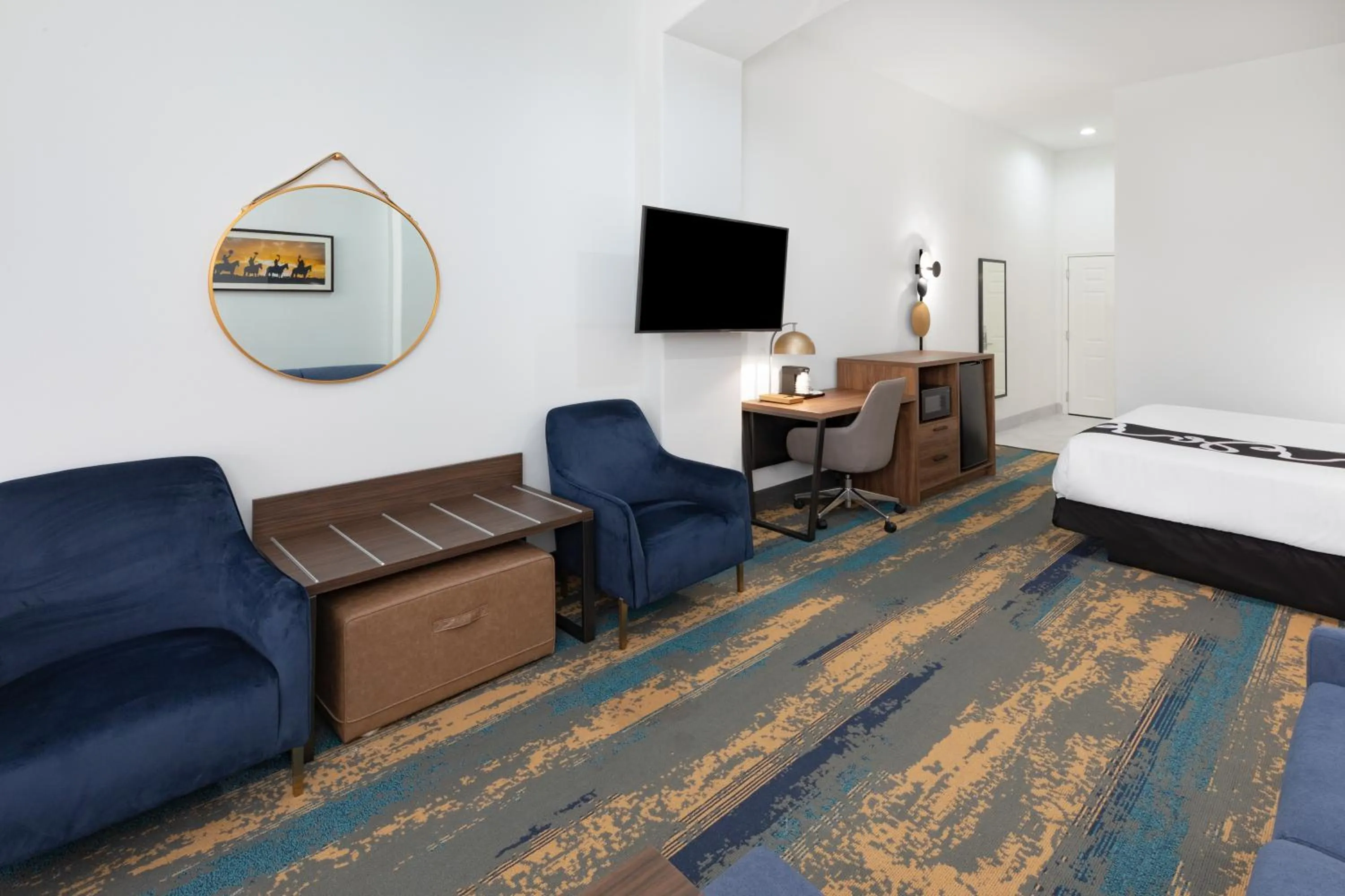 TV and multimedia, Bed in La Quinta Inn & Suites by Wyndham Pharr RGV Medical Center