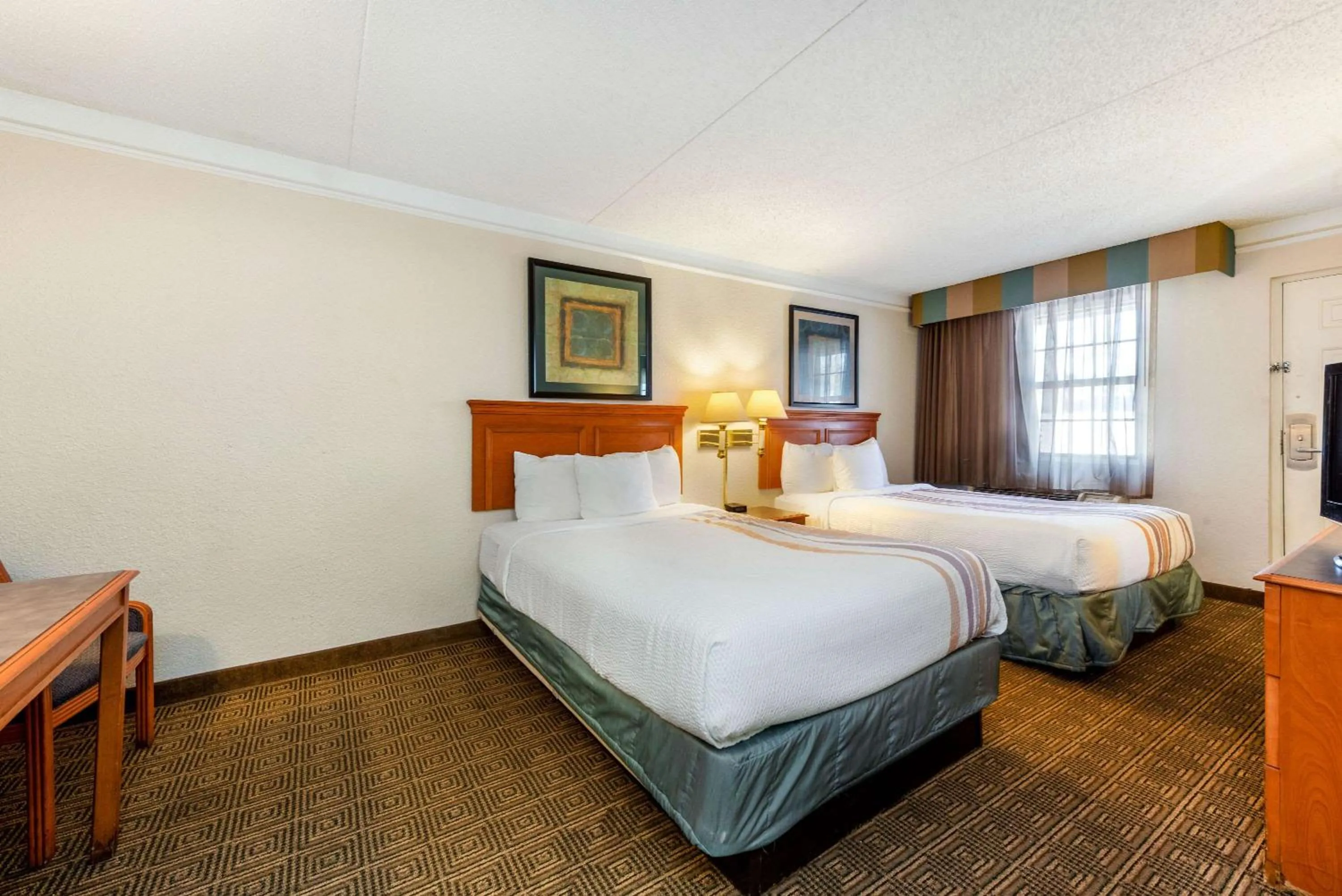 Photo of the whole room in La Quinta Inn by Wyndham Bossier City