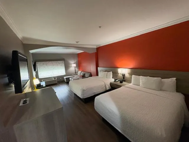 Photo of the whole room, Bed in La Quinta by Wyndham Oklahoma City - Moore