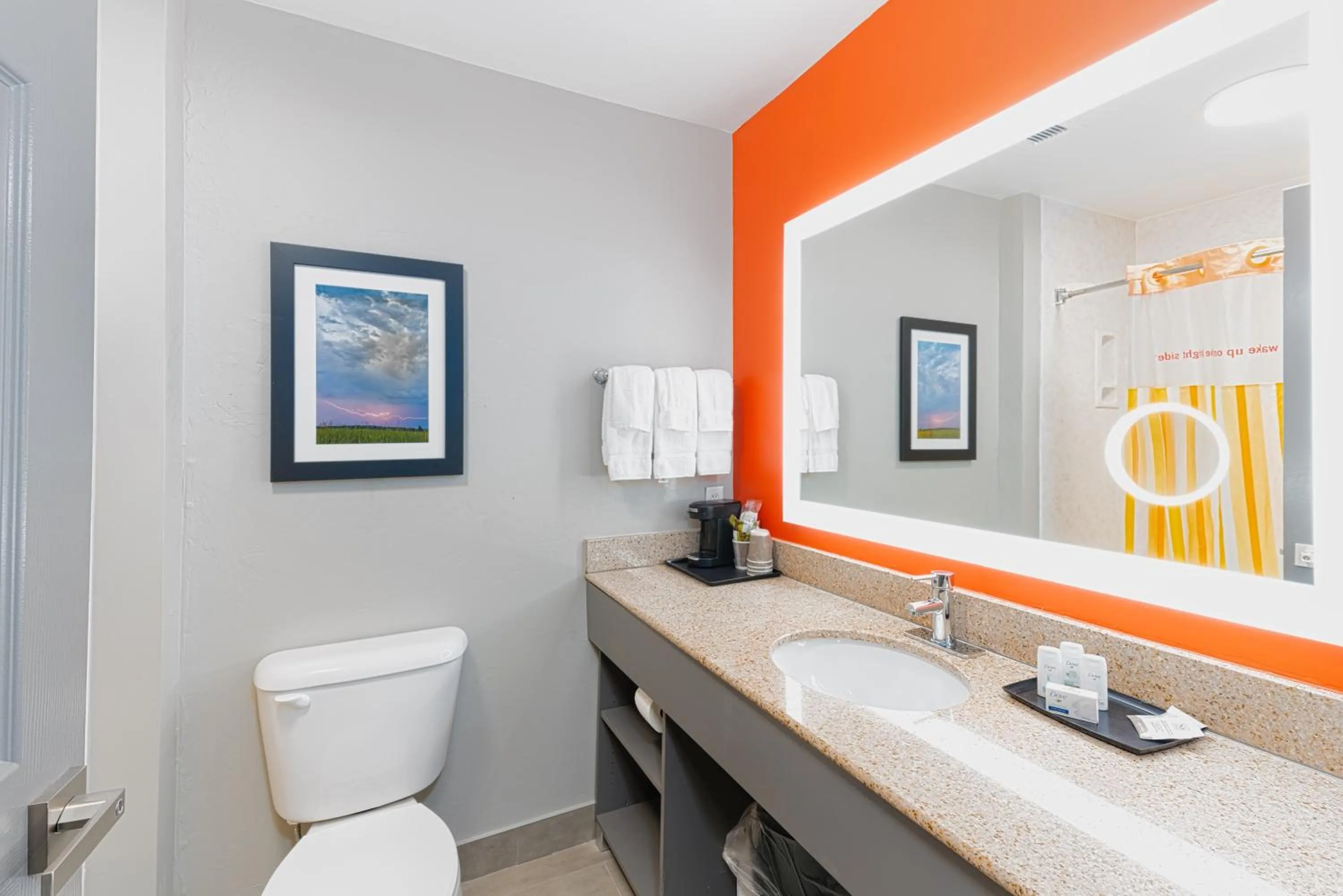 Bathroom in La Quinta by Wyndham Oklahoma City - Moore