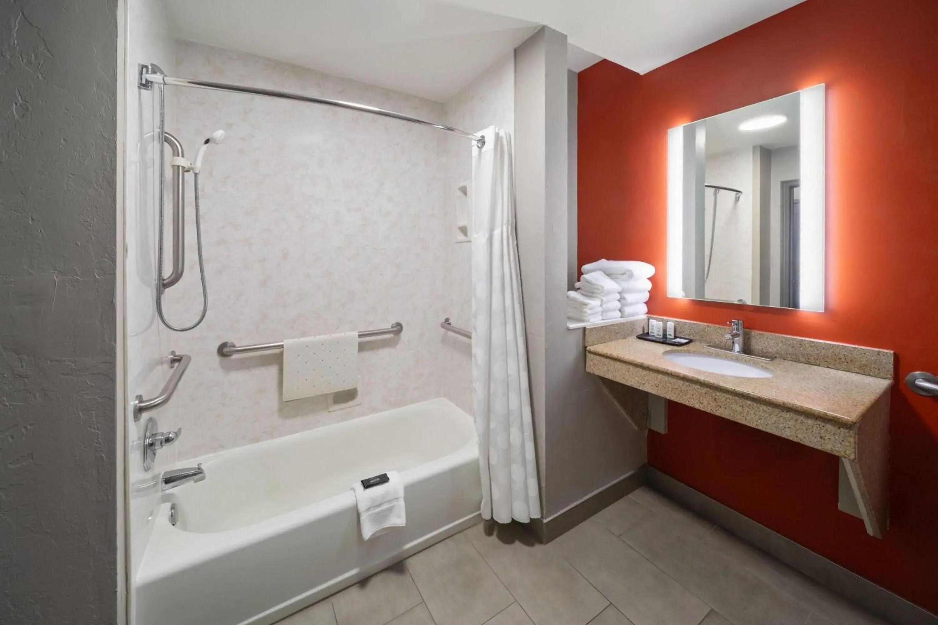 Deluxe Studio Suite with One King Bed and Tub with Grab Bars - Hearing/Mobility Access - Non-Smoking in La Quinta by Wyndham Oklahoma City - Moore Deluxe Studio Suite with One King Bed and Tub with Grab Bars - Hearing/Mobility Access - Non-Smoking in La Quinta by Wyndham Oklahoma City - Moore